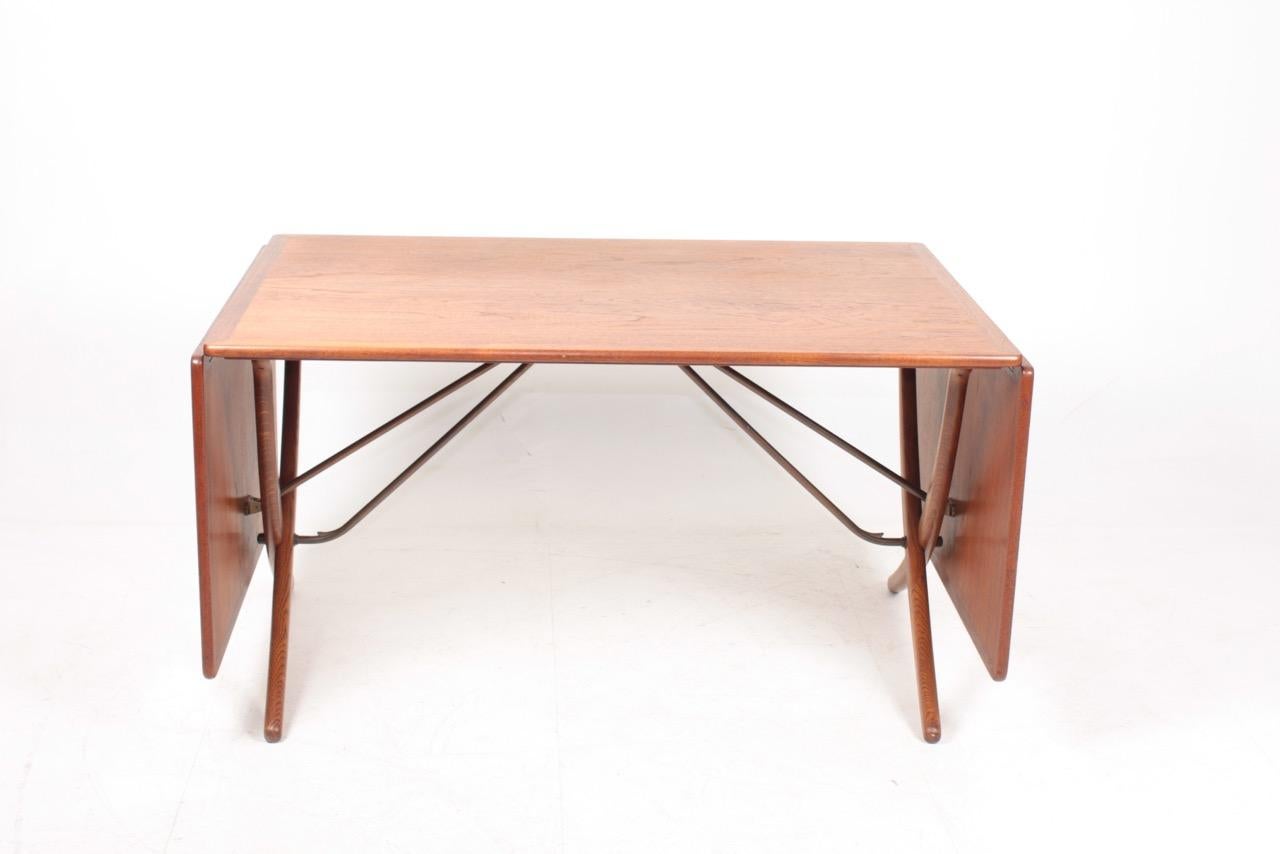 Drop-leaf table in teak and oak, designed by Hans Wegner and made by Andreas Tuck Cabinetmakers. Great original condition.