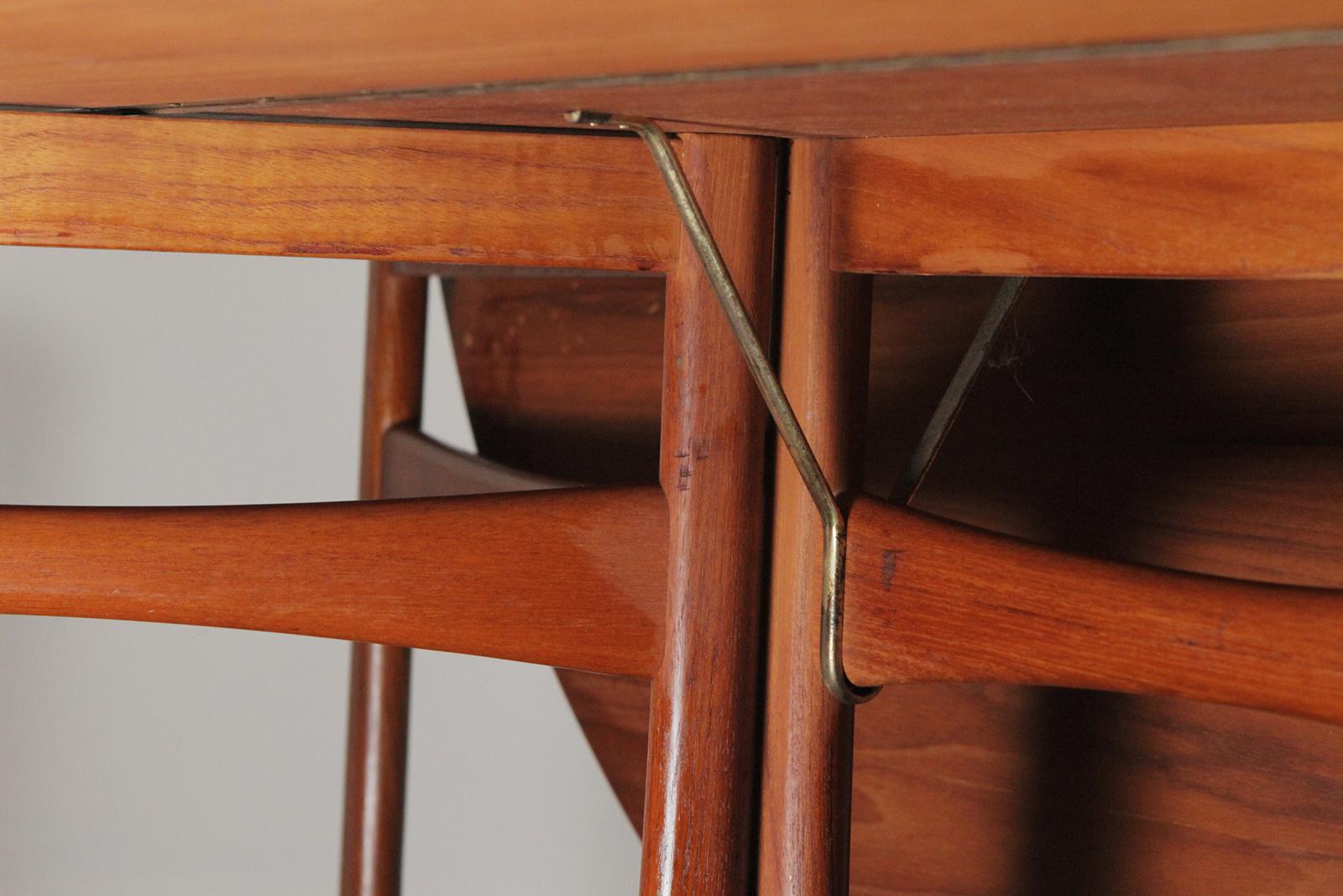 Midcentury Drop-Leaf Teak Dining Table by Peter Hvidt, circa 1960 5