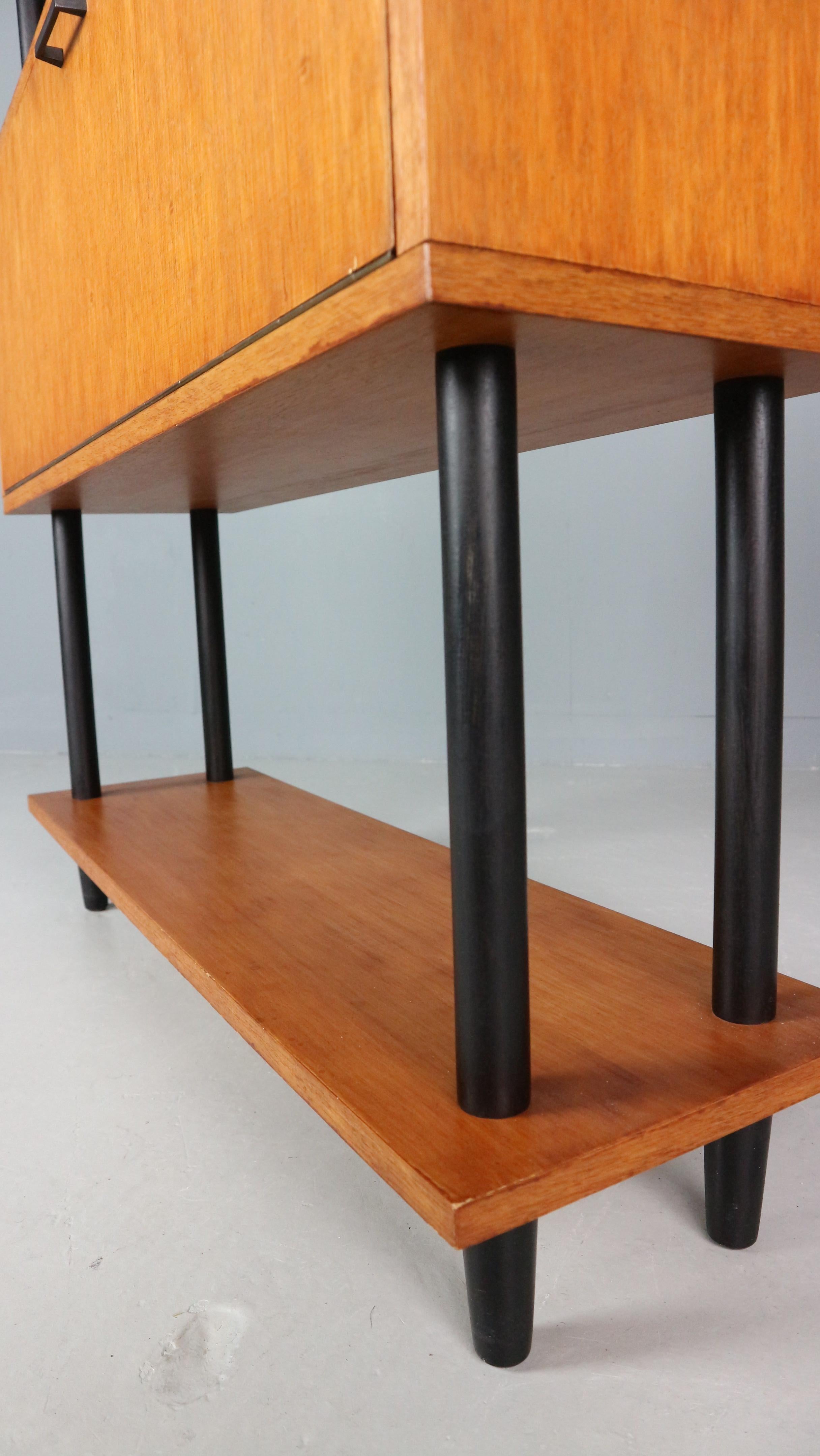 Midcentury Dutch design cabinet ‘Stokkenkast’ wall unit Willem Lutjens, 1950s 6