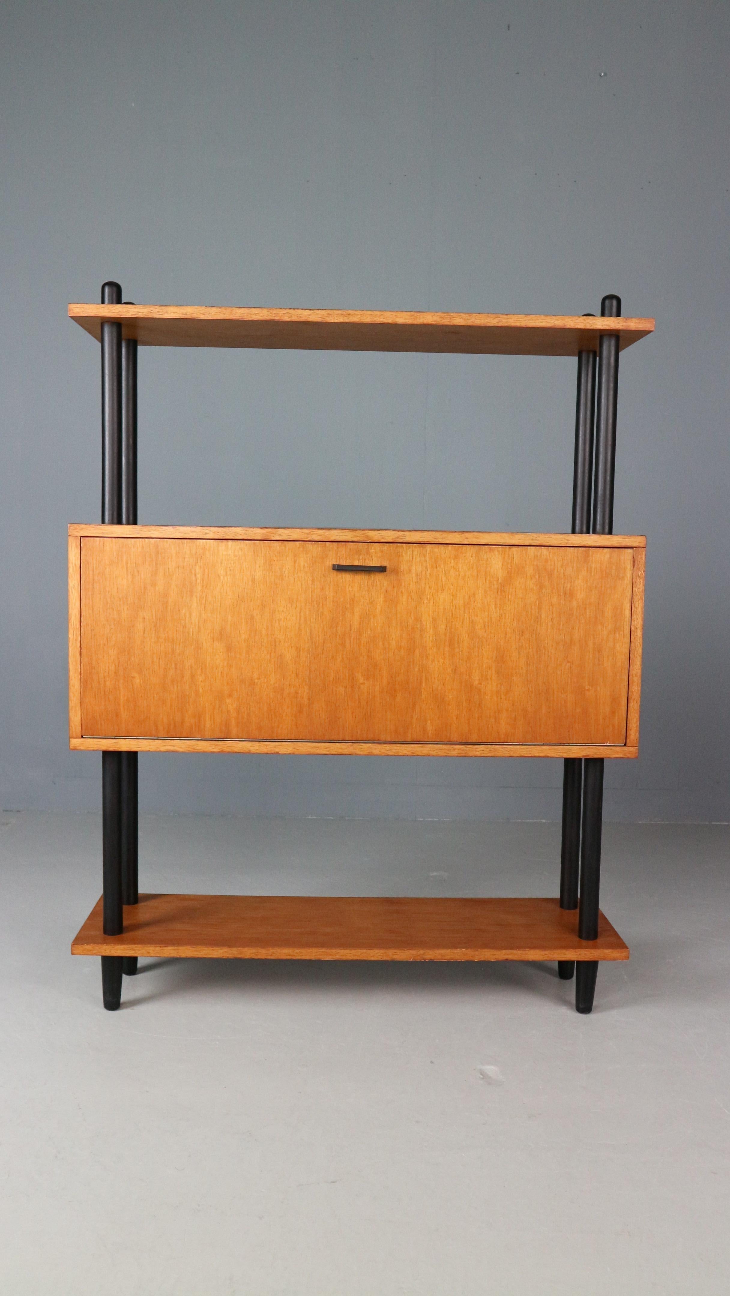 Small Vintage 'stick' cabinet. A design by Willem Lutjens for Den Boer Gouda, the Netherlands, 1960s. .
Teak-wood cabinet with clean lines, can be used as a bookcase against the wall, but also suitable as a room divider. Very good condition .
The