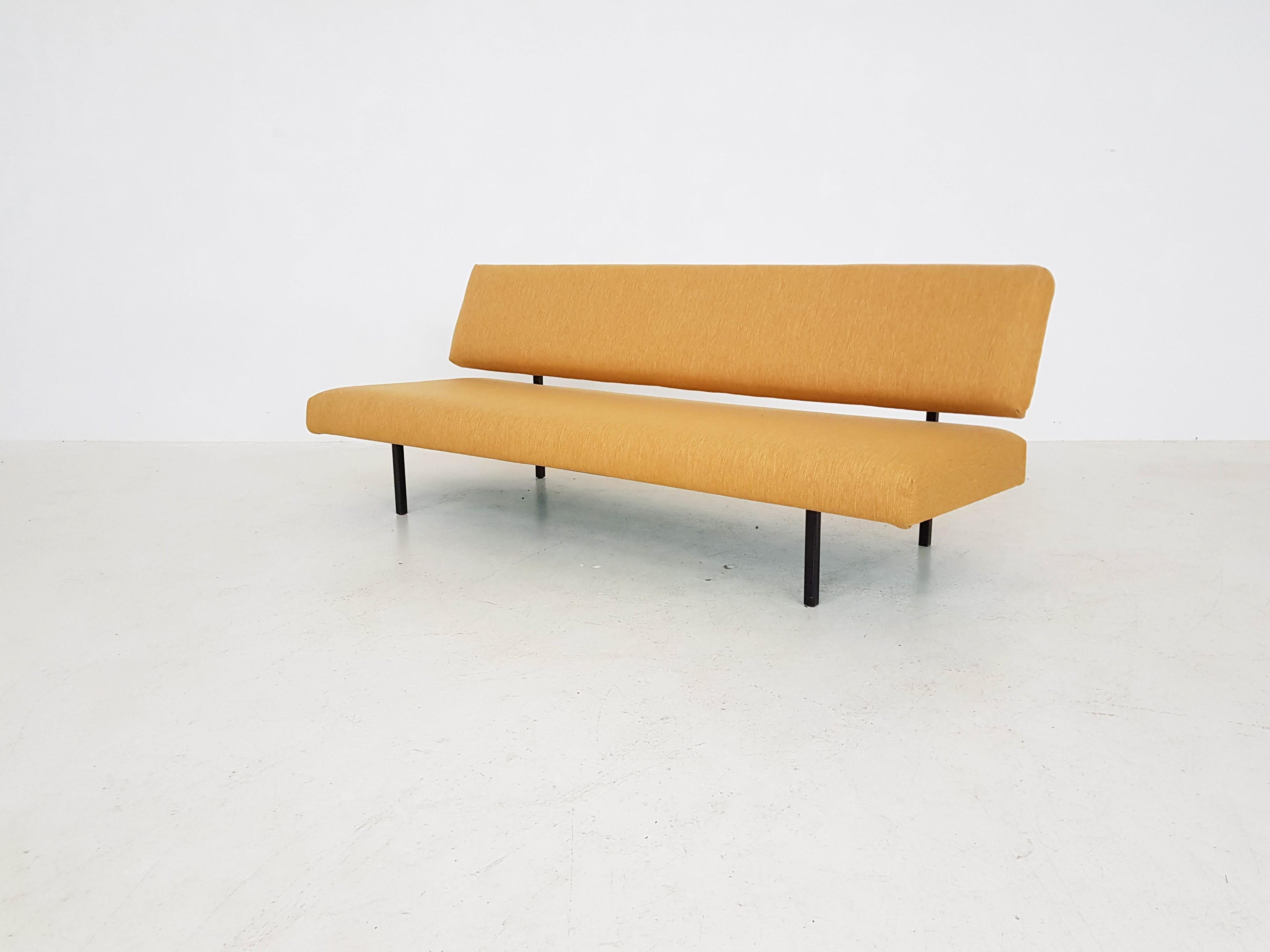 Vintage sleeper sofa or daybed in the style of Martin Visser, Gijs van der Sluis, Rob Parry and Coen de Vries. It is highly likely a design of one of those designers.

What we have here is a typically Dutch mid-century modern sofa with its sleek