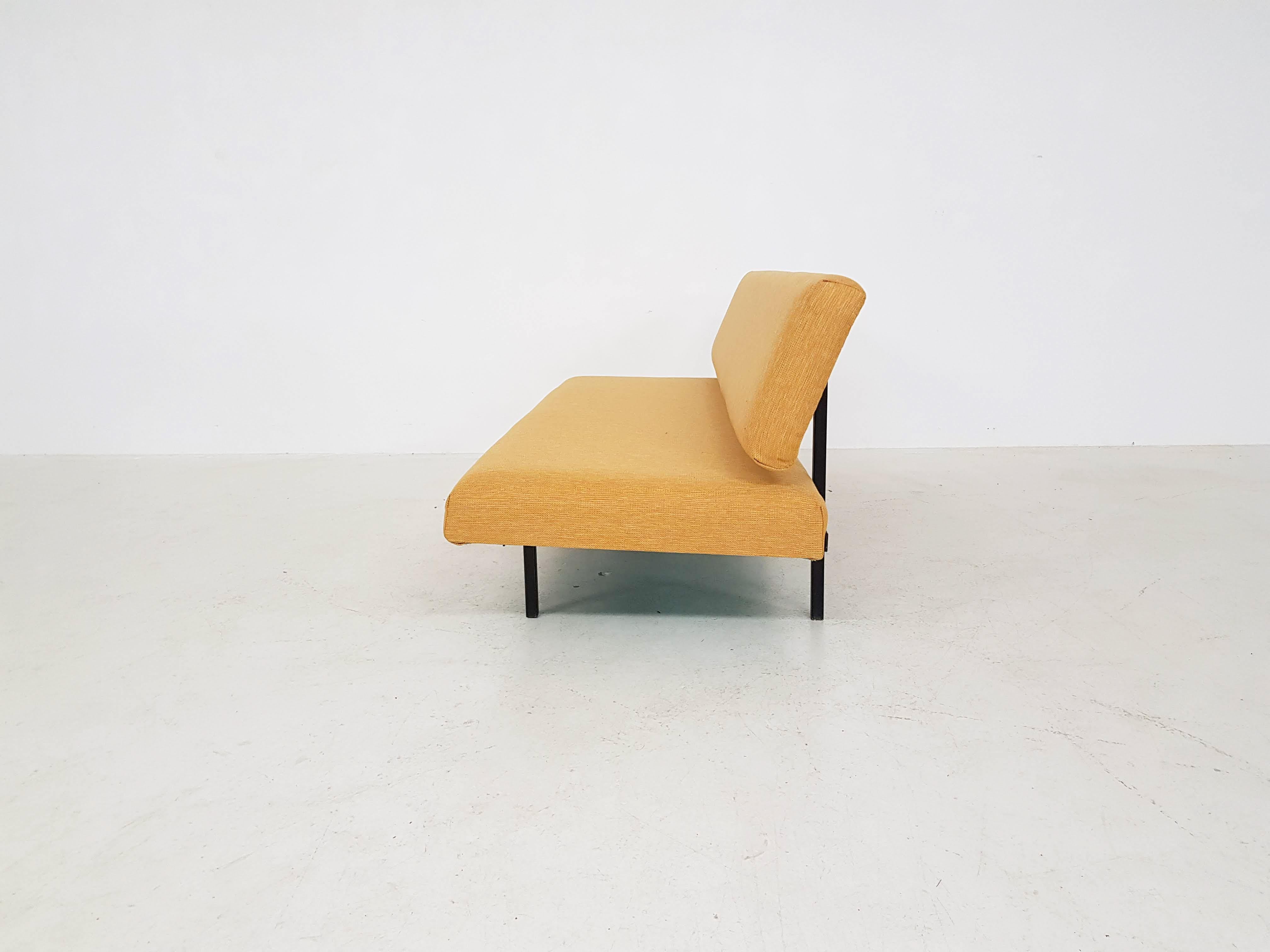 Midcentury Dutch Design Sofa oder Schlafsofa im Stil von Parry und De Vries 1960s im Zustand „Gut“ in Amsterdam, NL