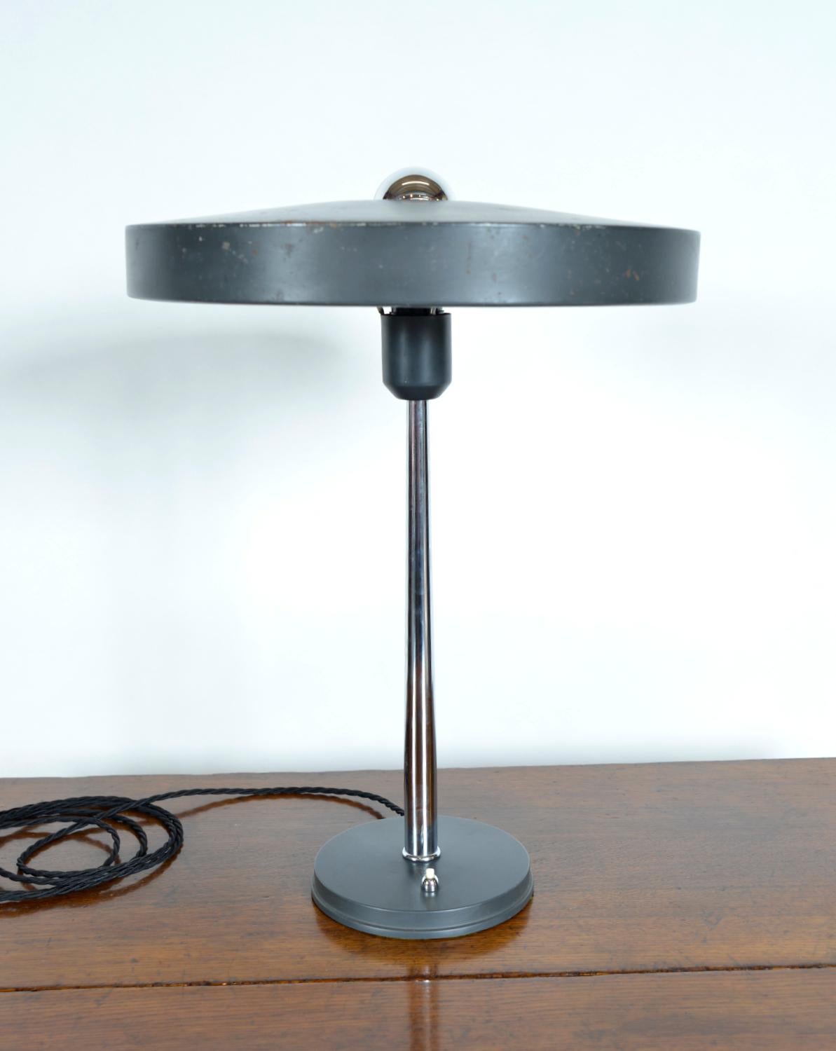 Lámpara de sobremesa Philips Timor 69 Gris de mediados de siglo de Louis Kalff 1960 OVNI Moderno de mediados de siglo en venta