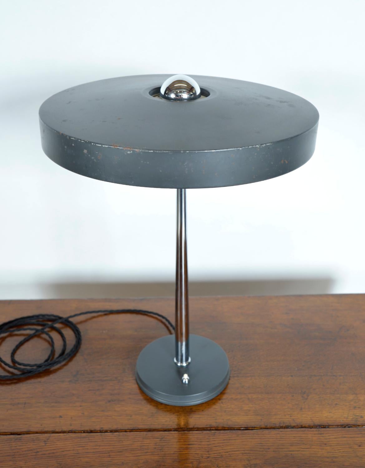 Lámpara de sobremesa Philips Timor 69 Gris de mediados de siglo de Louis Kalff 1960 OVNI Holandés en venta