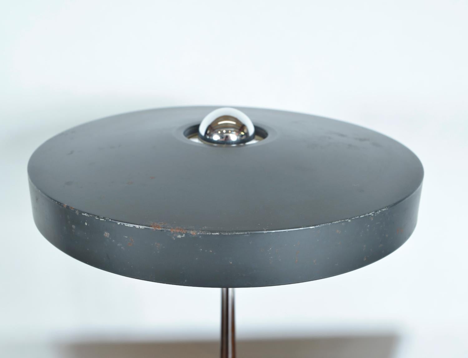 Lámpara de sobremesa Philips Timor 69 Gris de mediados de siglo de Louis Kalff 1960 OVNI en venta 1