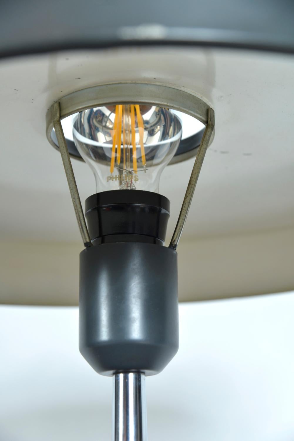 Lámpara de sobremesa Philips Timor 69 Gris de mediados de siglo de Louis Kalff 1960 OVNI en venta 2