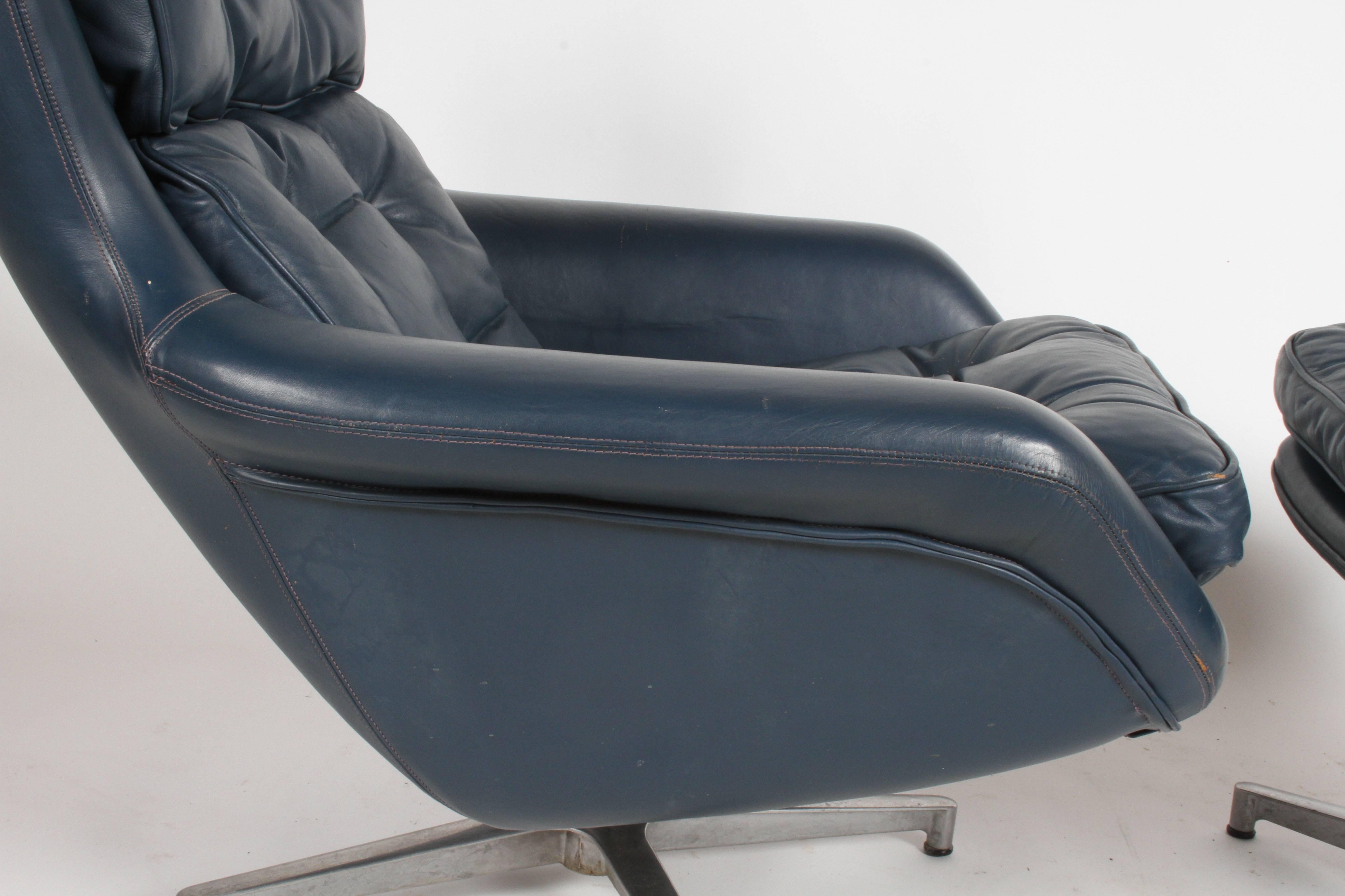 Mid-Century DUX Form 7 Swivel Blue Leather Lounge & Ottoman Des. Alf Svensson For Sale 4