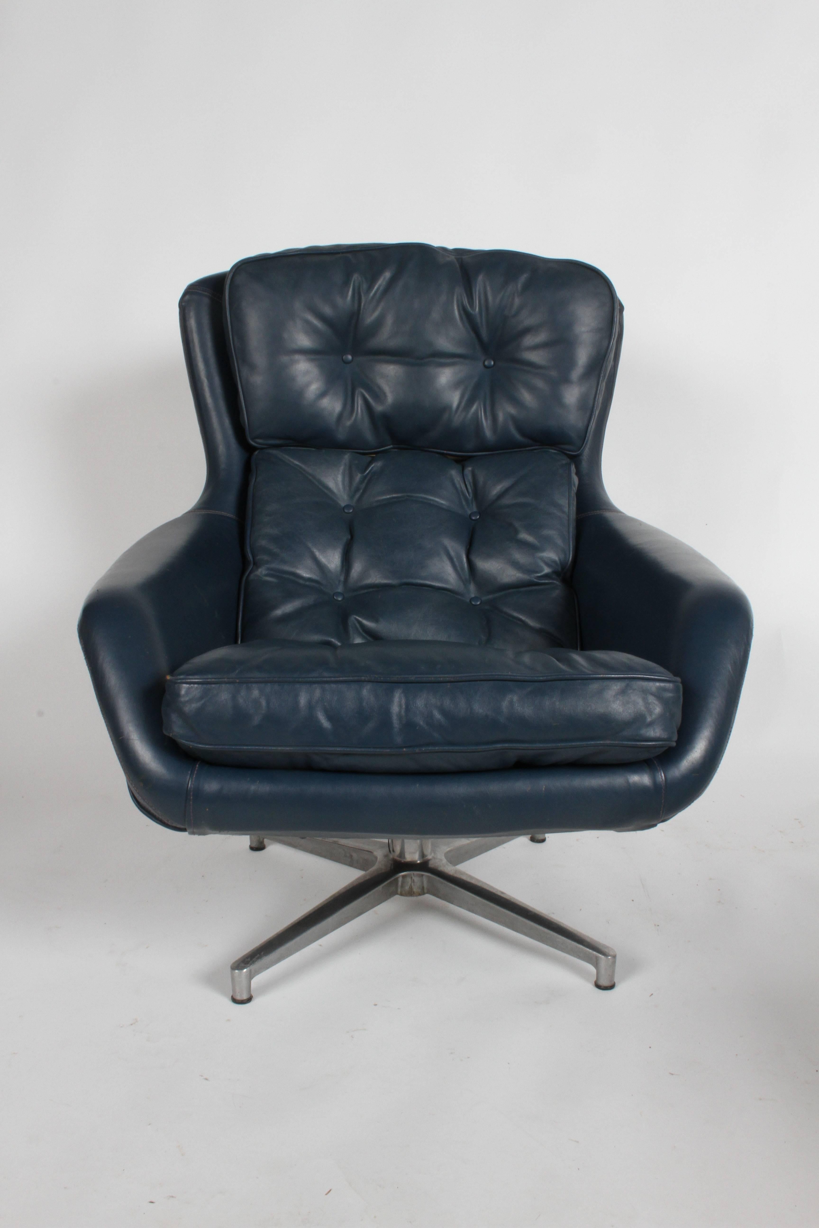 Mid-Century DUX Form 7 Swivel Blue Leather Lounge & Ottoman Des. Alf Svensson For Sale 5