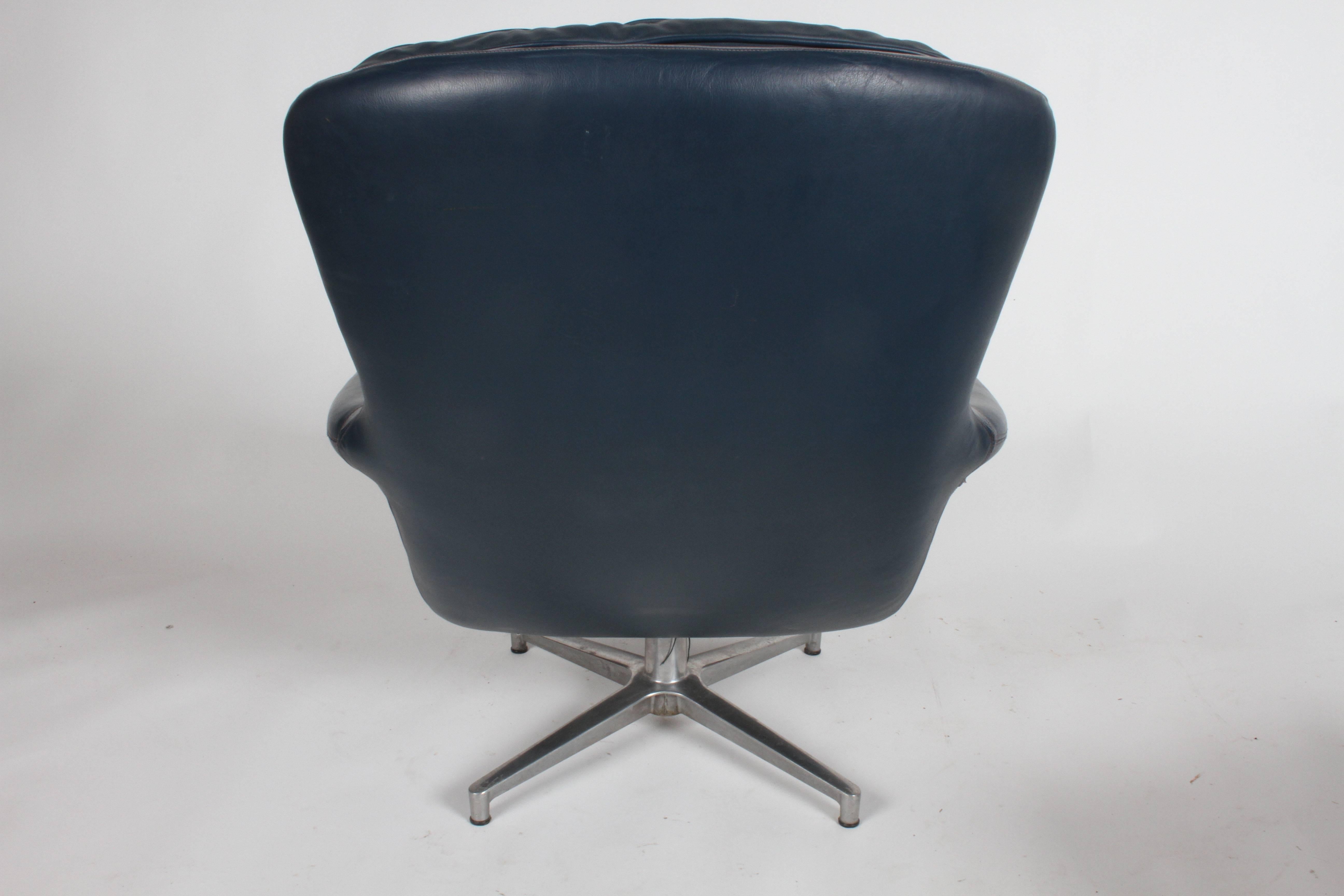 Mid-Century DUX Form 7 Swivel Blue Leather Lounge & Ottoman Des. Alf Svensson For Sale 6