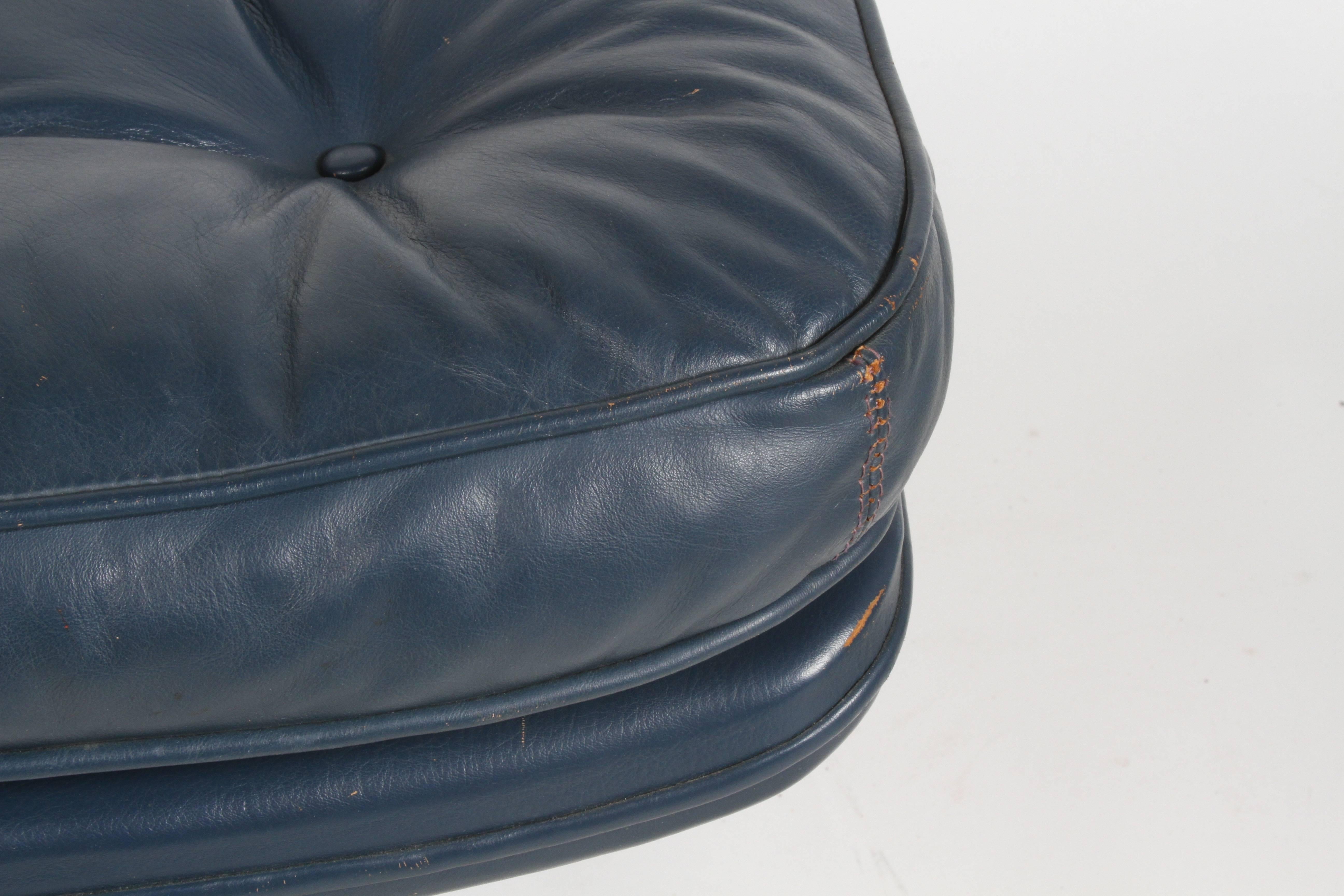 Mid-Century DUX Form 7 Swivel Blue Leather Lounge & Ottoman Des. Alf Svensson For Sale 11