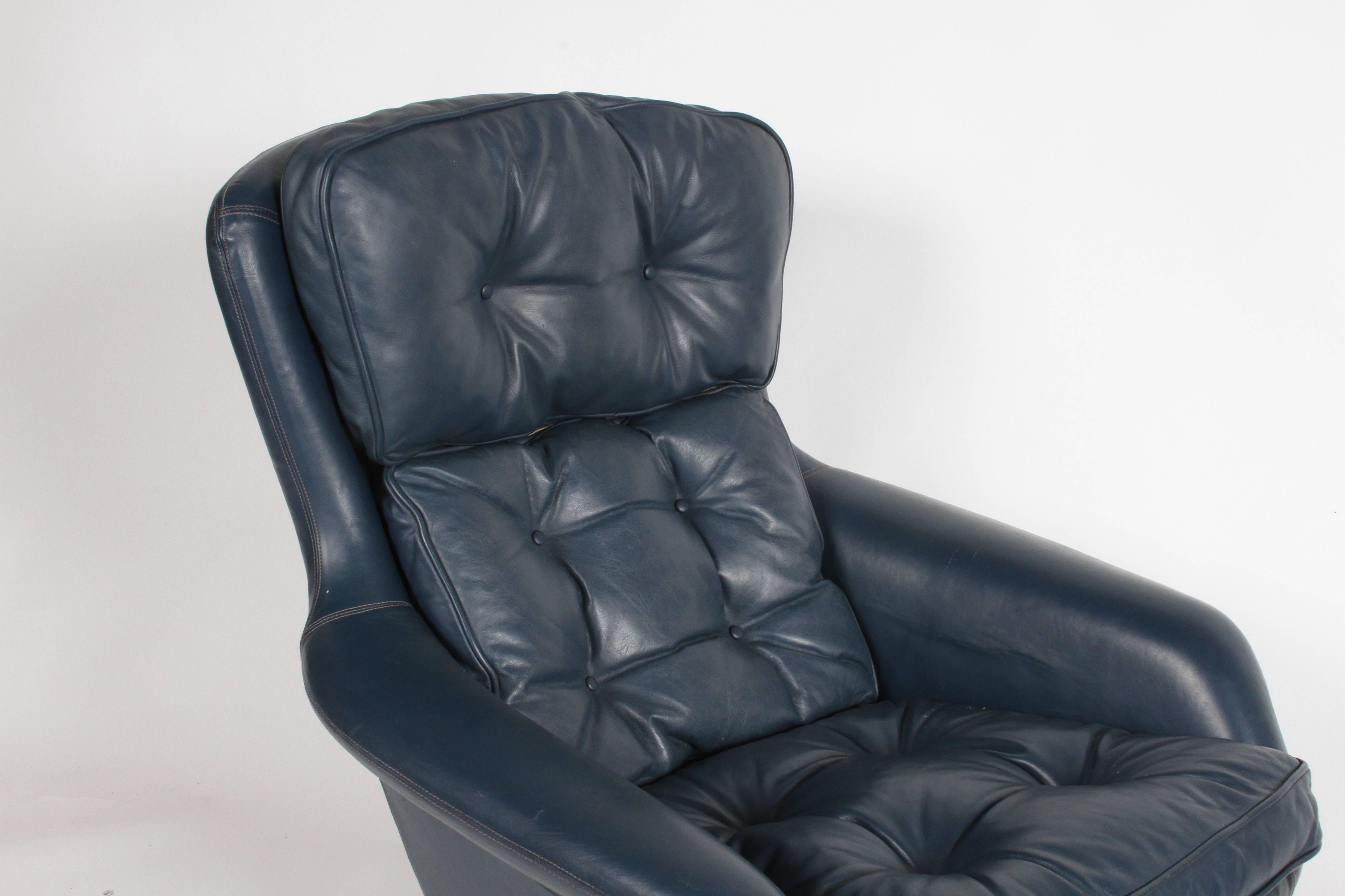 Scandinavian Modern Mid-Century DUX Form 7 Swivel Blue Leather Lounge & Ottoman Des. Alf Svensson For Sale