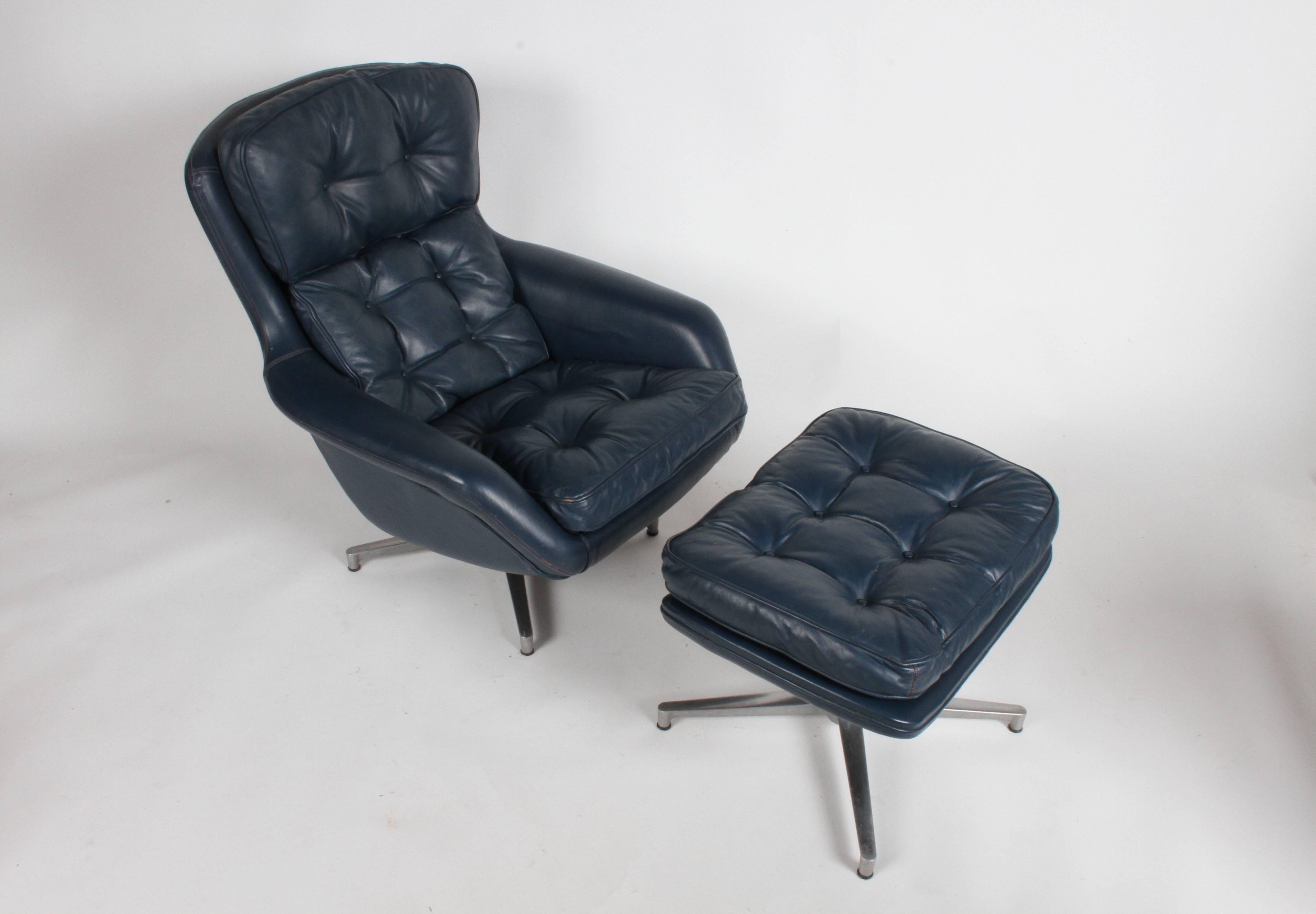 Mid-Century DUX Form 7 Swivel Blue Leather Lounge & Ottoman Des. Alf Svensson In Good Condition For Sale In St. Louis, MO