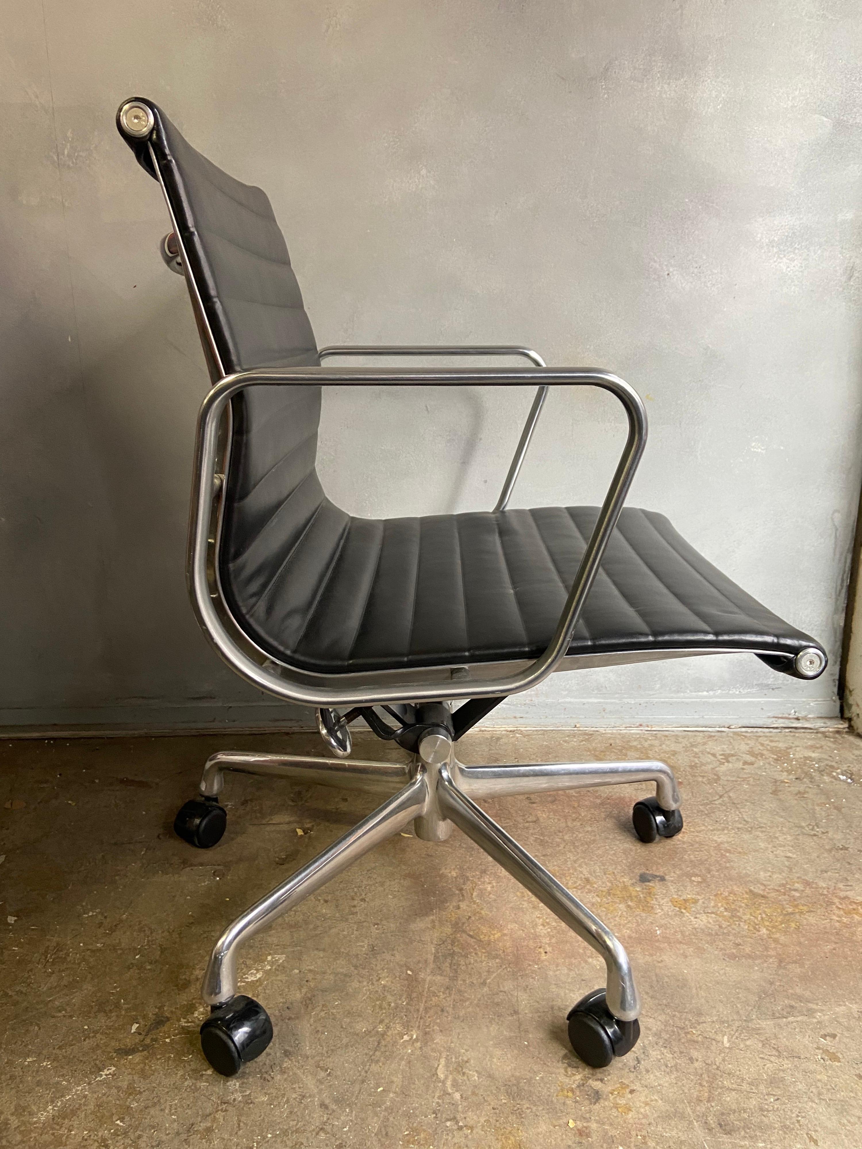 For your consideration are up to 10 aluminium group chairs in black leather designed by Eames for Herman Miller. All in very good original condition showing minimal wear. With manual tilt and height adjustment. Hard to find black metal castors that