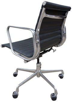 Midcentury Eames Aluminum Group Chairs for Herman Miller