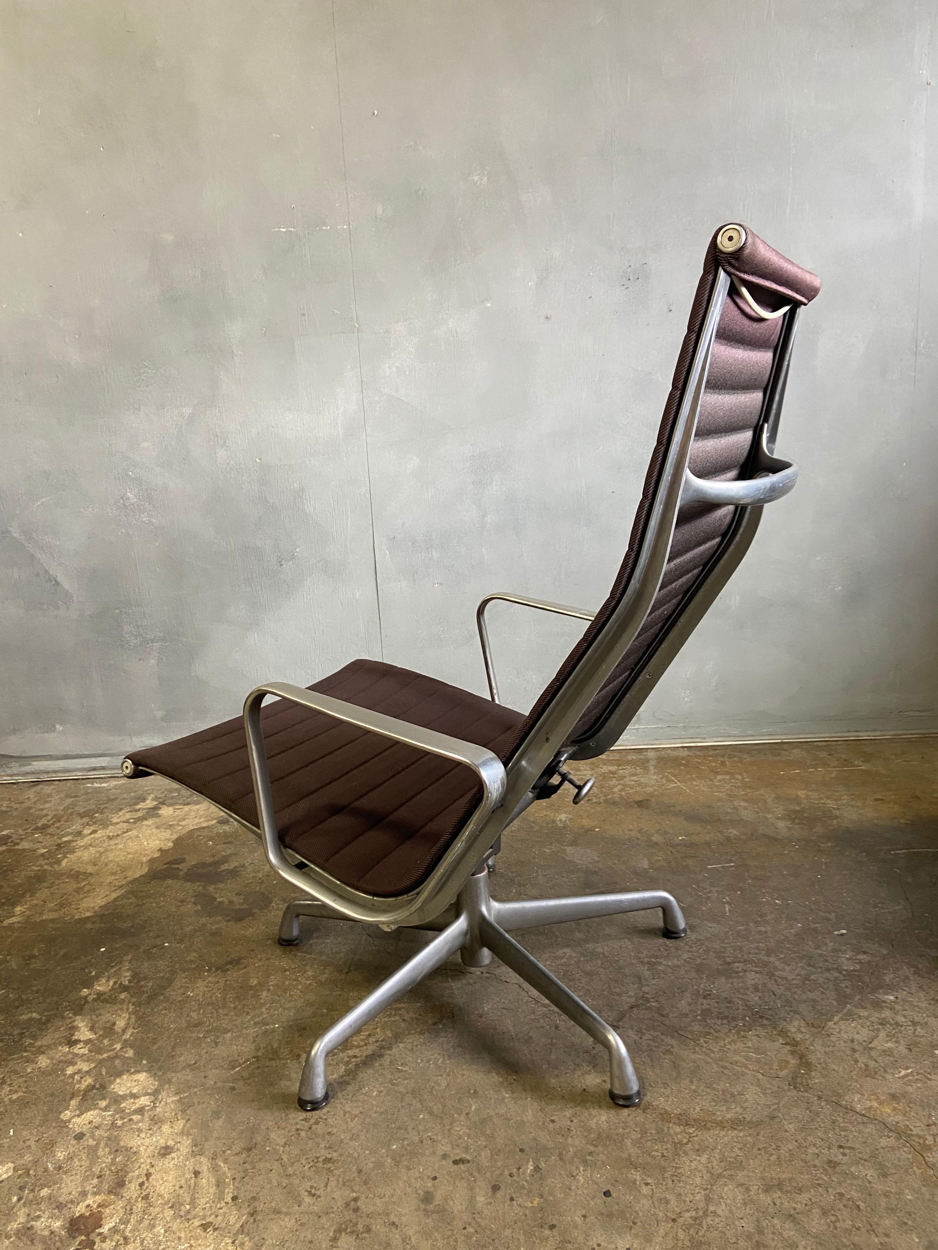 For your consideration is the original Midcentury Eames Aluminum Group lounge chair for Herman Miller. Featuring a plum fabric on aluminum frame with the removable headrest present. In wonderful vintage condition with no rips to the fabric. The