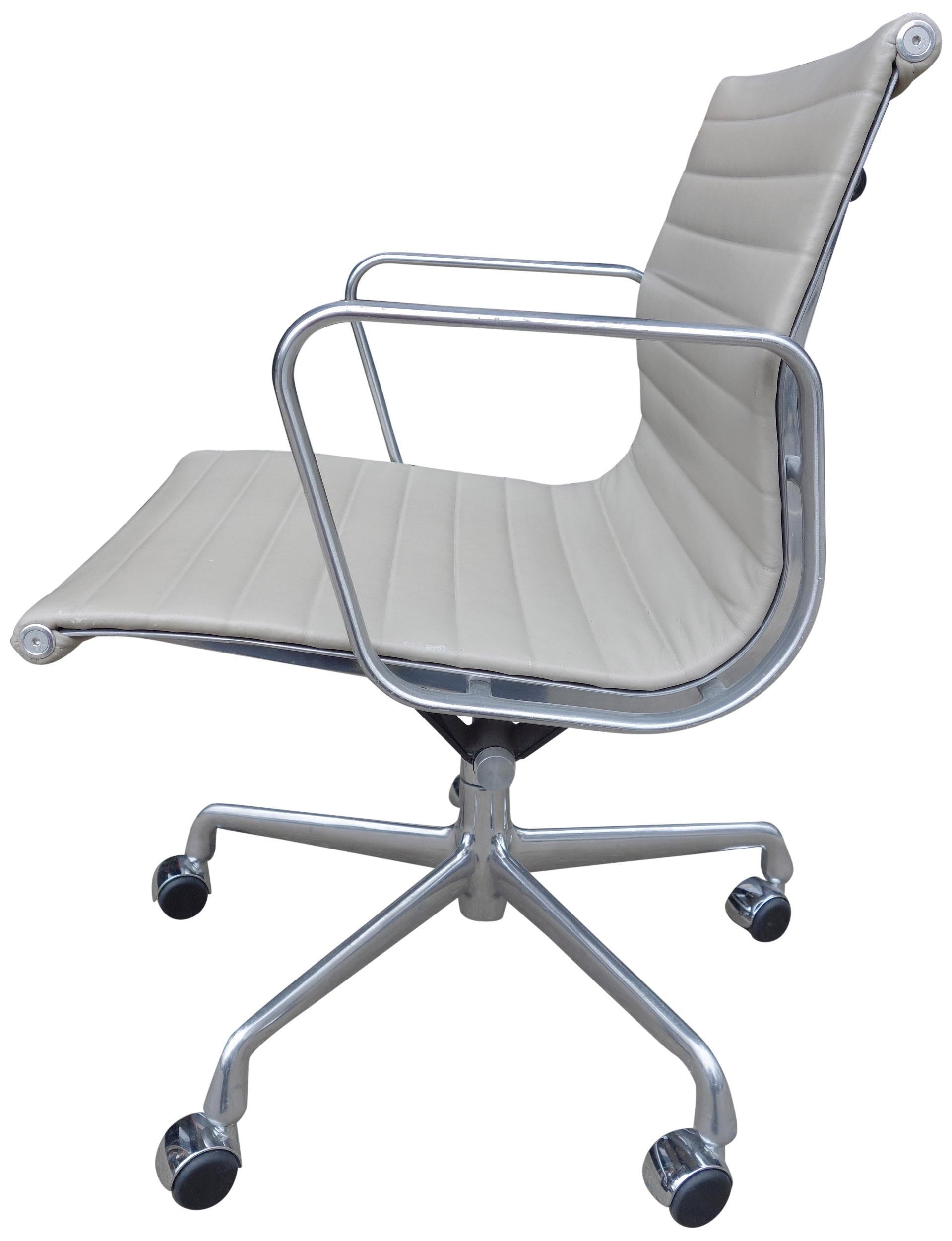 For your consideration are up to 4 aluminum group chairs in stone /off-white leather on a 5 star base designed by Eames for Herman Miller. All in good original condition showing expected wear consistent with age and use. With tilt and height