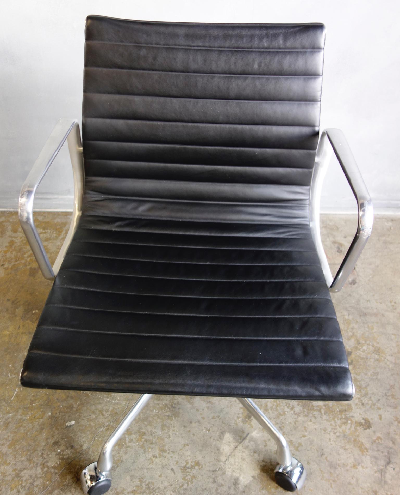 20th Century Midcentury Eames Aluminum Group Managment Chairs for Herman Miller
