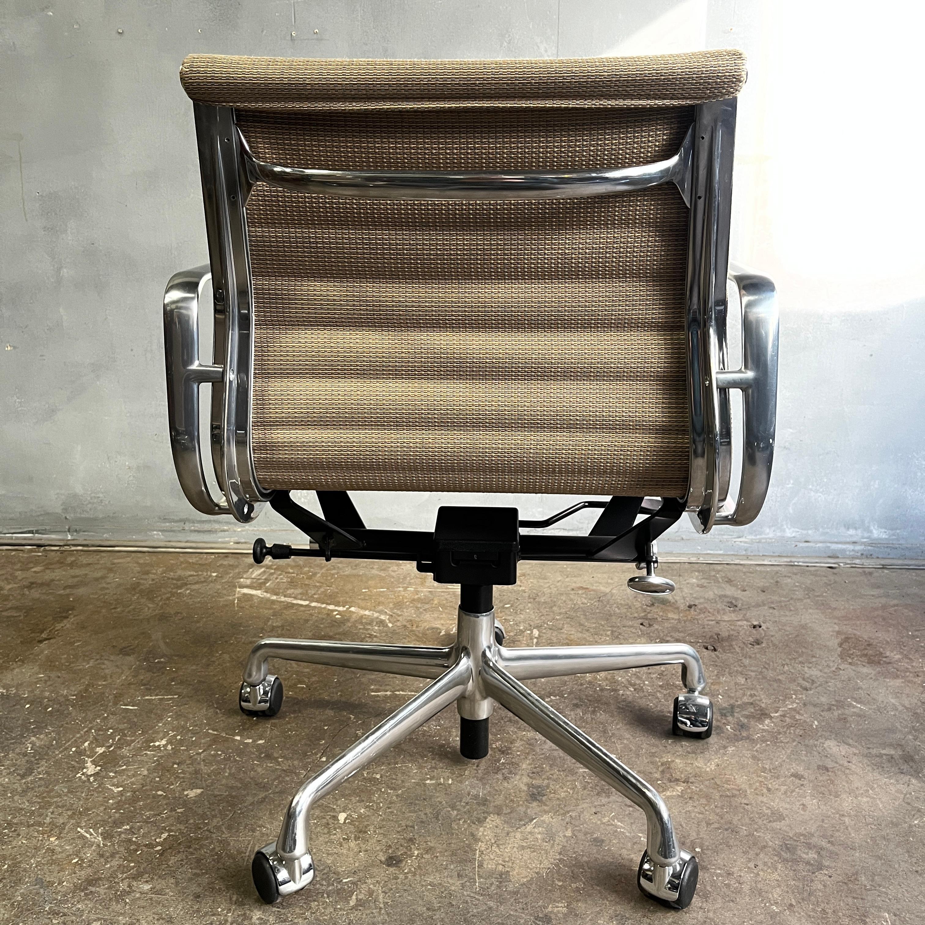 20th Century Midcentury Eames Aluminum Group Managment Chairs for Herman Miller For Sale