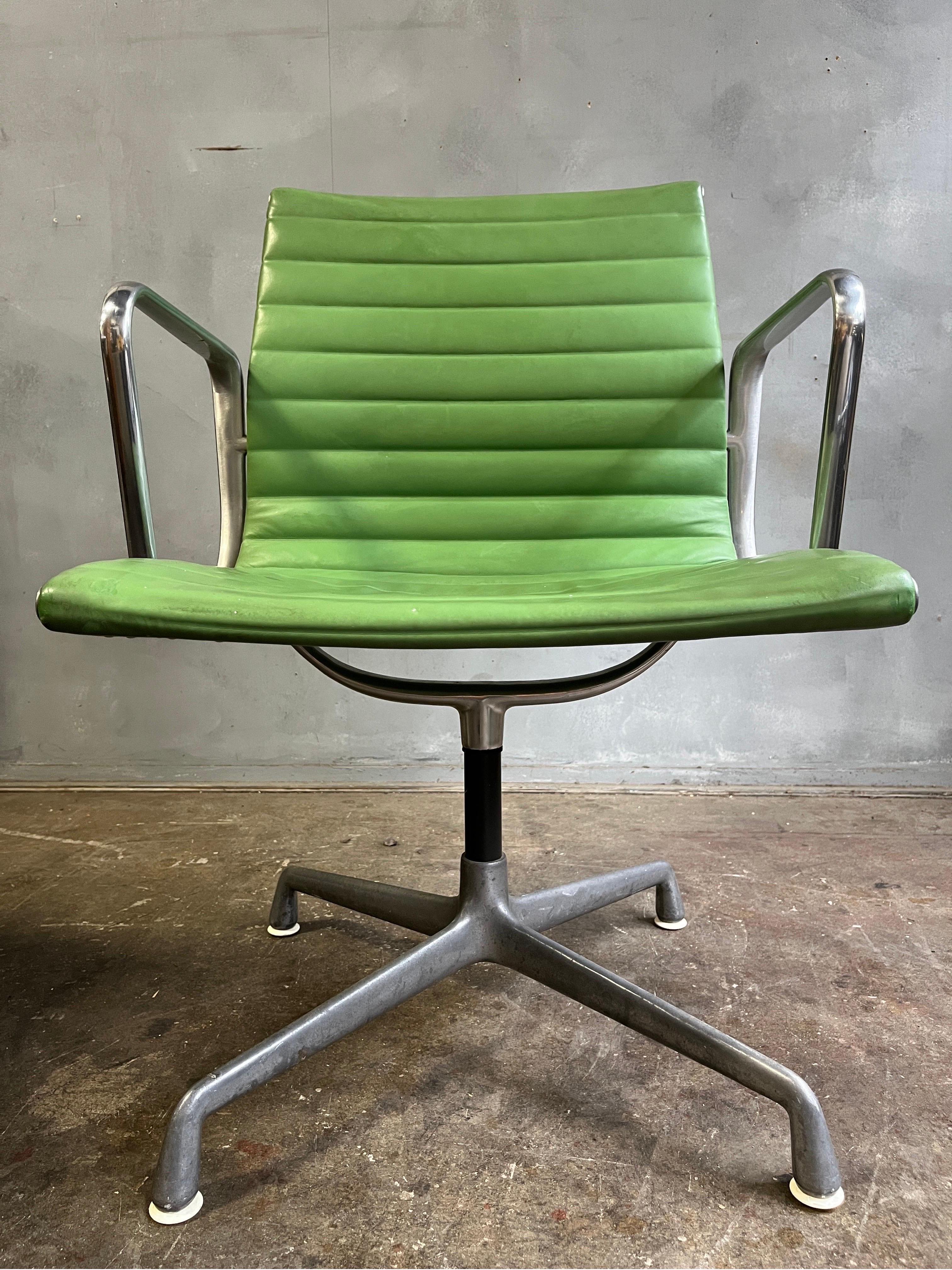 Midcentury Eames Aluminum Group Side Chair for Herman Miller in Green Leather 1