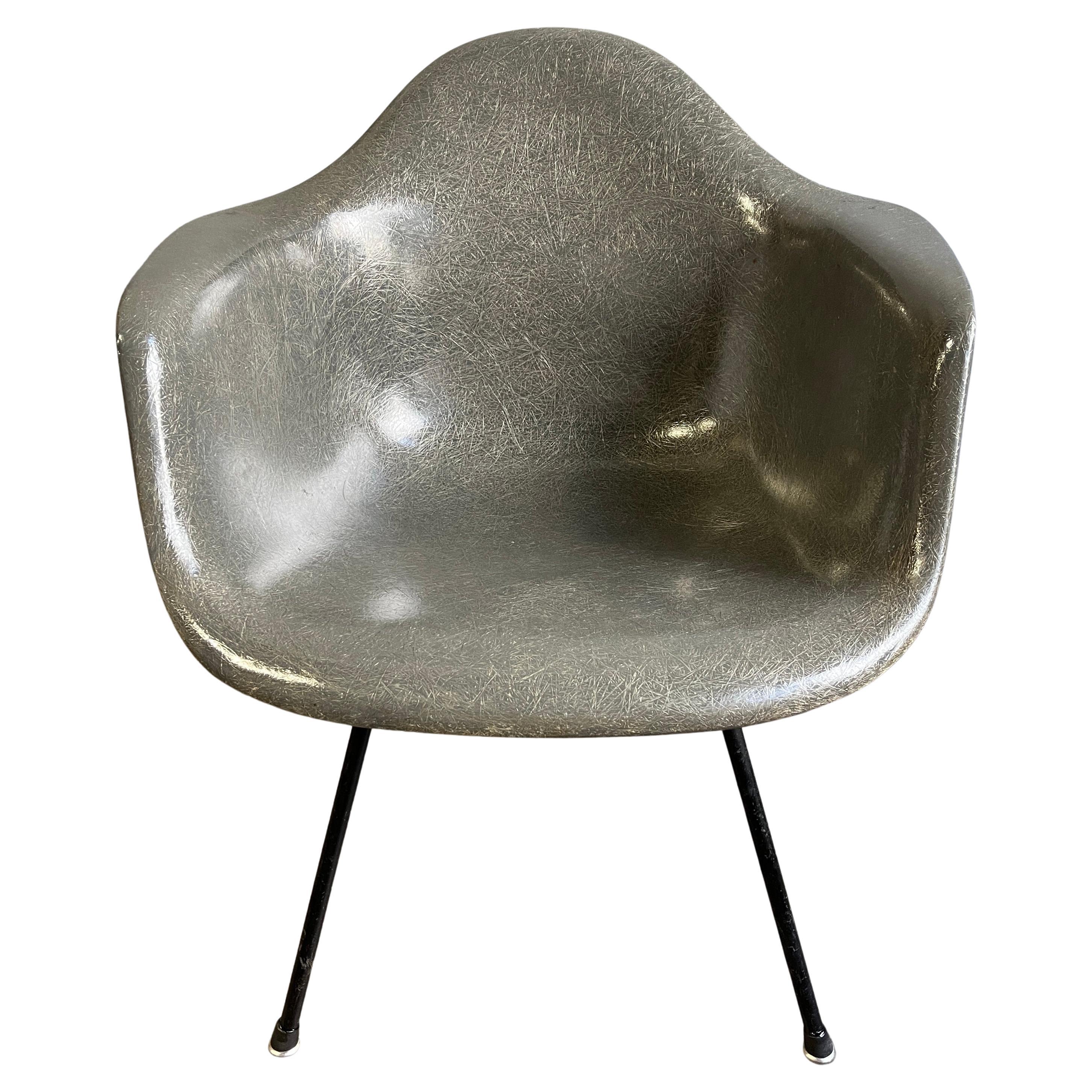 Mid-Century Modern Midcentury Eames for Herman Miller Fiberglass Chair LAX on X Base For Sale