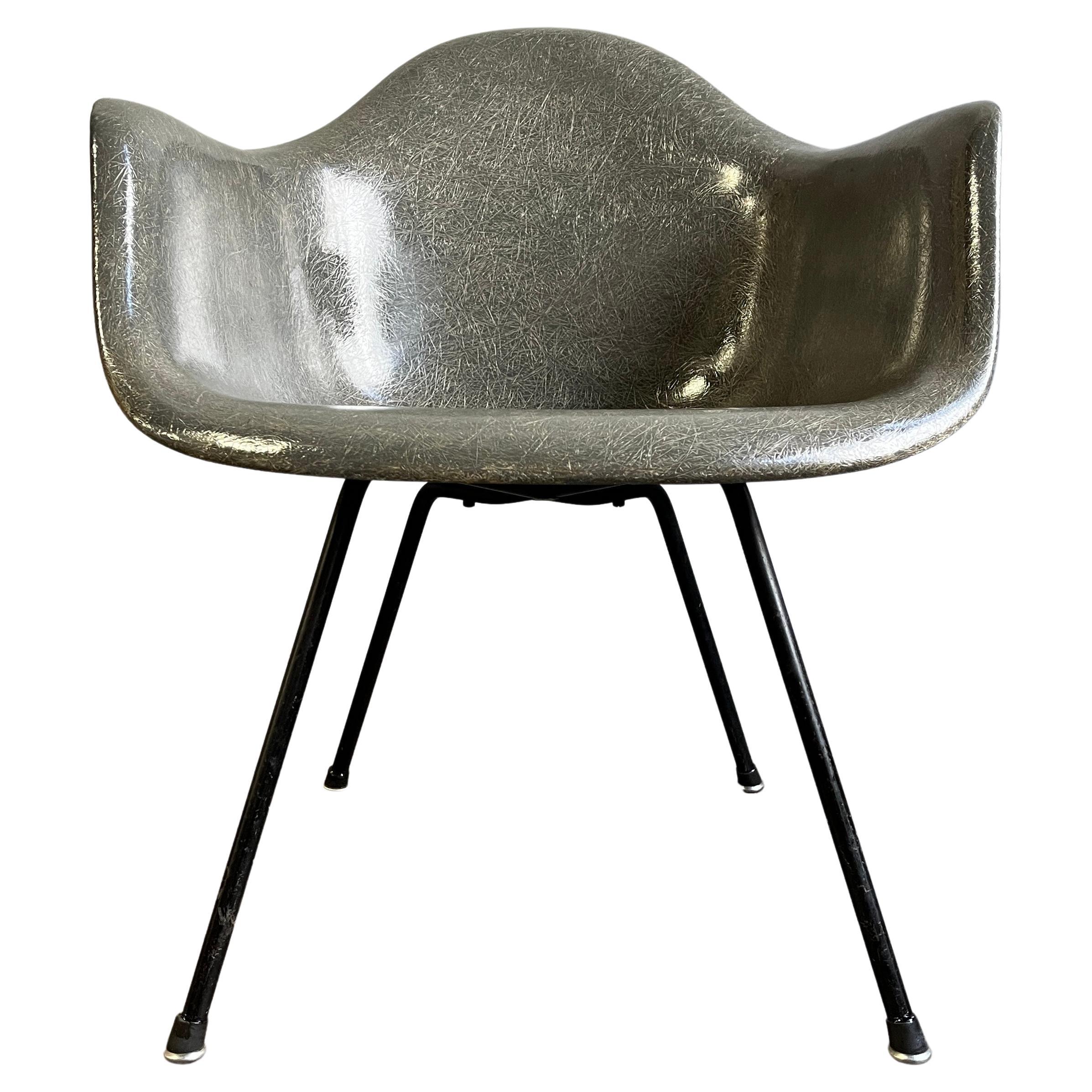 American Midcentury Eames for Herman Miller Fiberglass Chair LAX on X Base For Sale