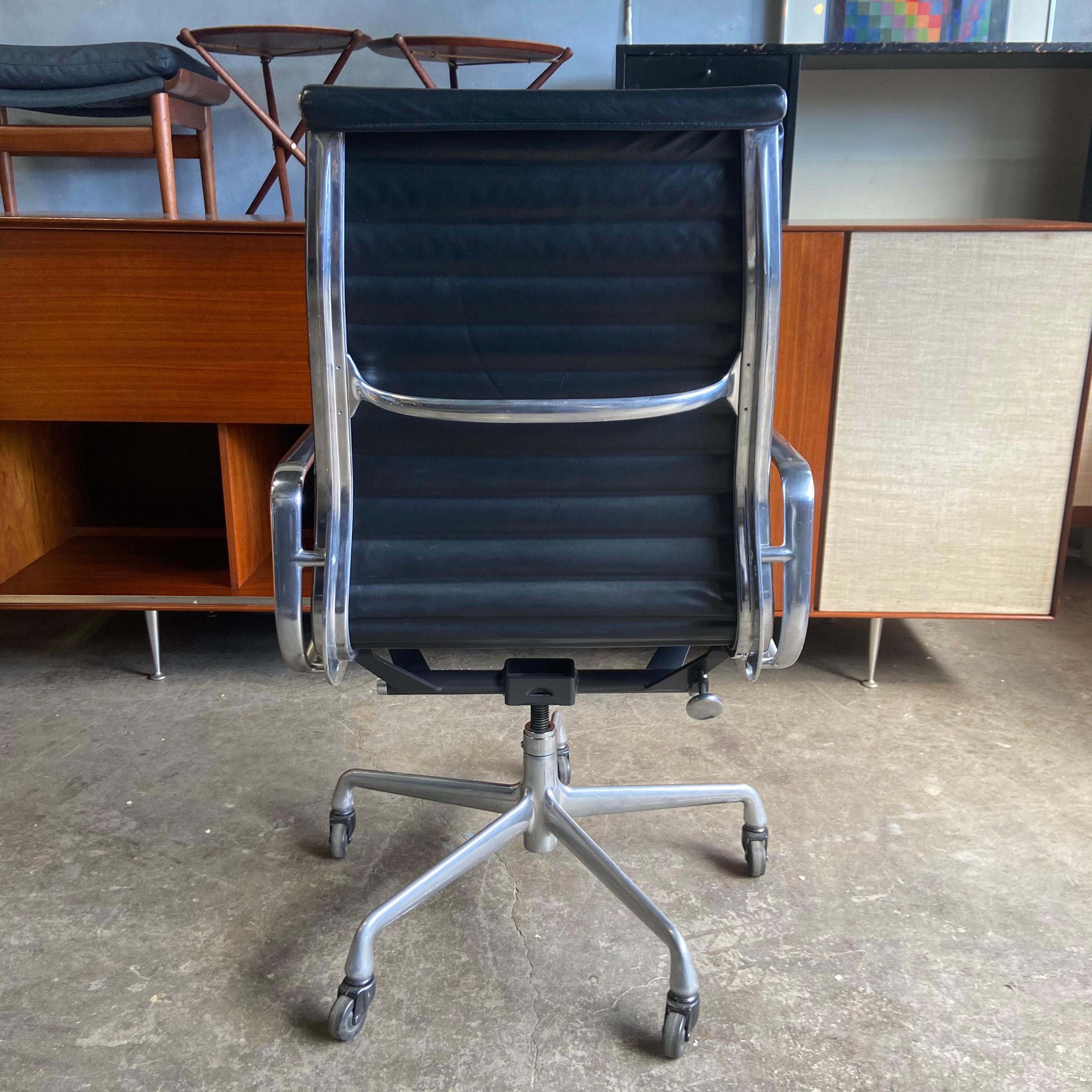 Midcentury Eames for Herman Miller Mid-Century High Back Aluminum Group Chairs 3