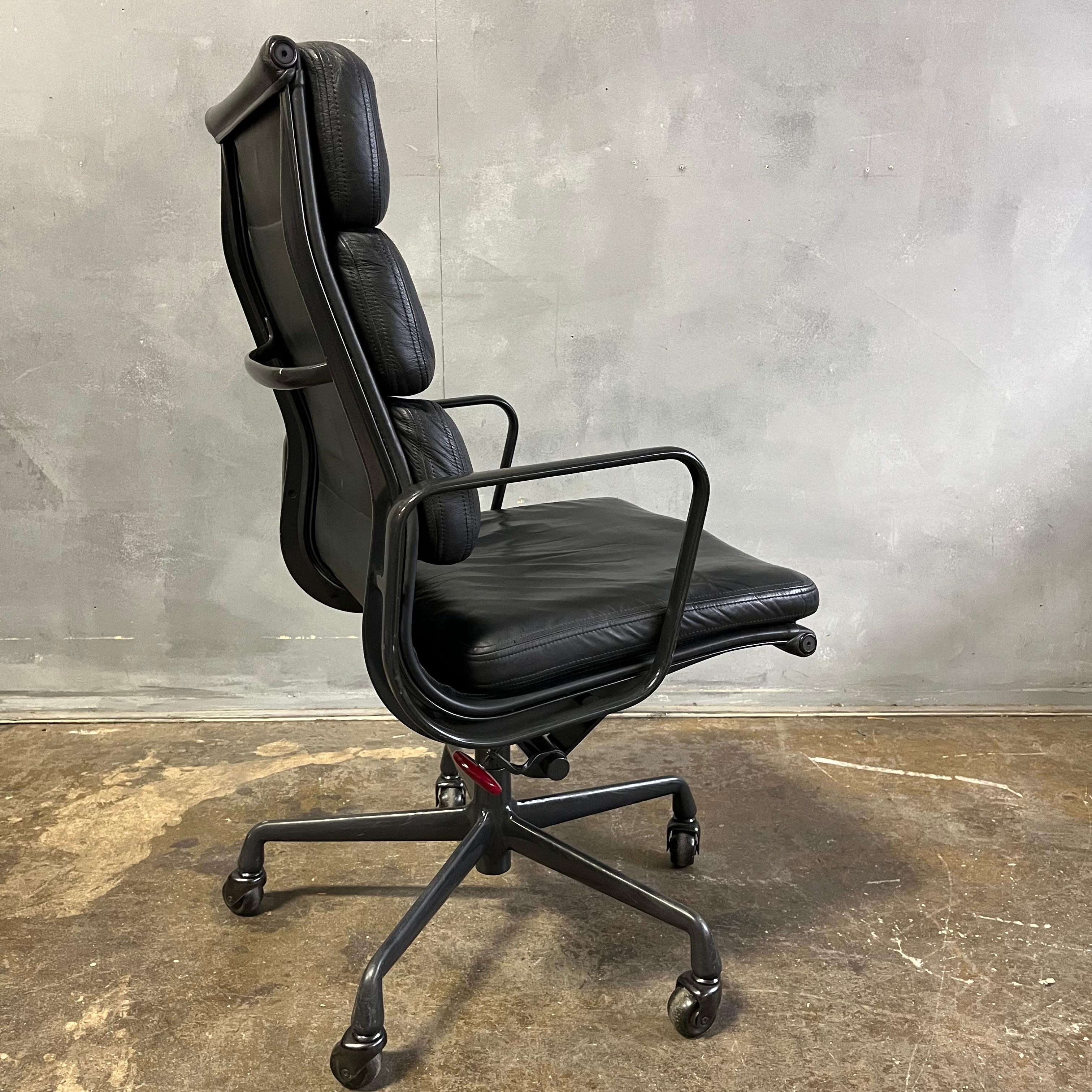 For your consideration is an Eames for Herman Miller vintage soft pad chair ( High Back) in a dark grey / black frame and leather upholstery. This chair is from the 1980's when some experimentation with color frames and leather took place. Note the