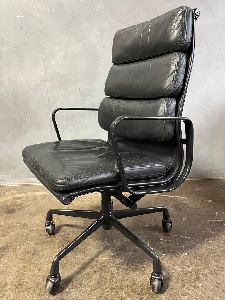 Vintage Black Executive Soft Pad Office Desk Chair Swivel Aluminium Mid Back