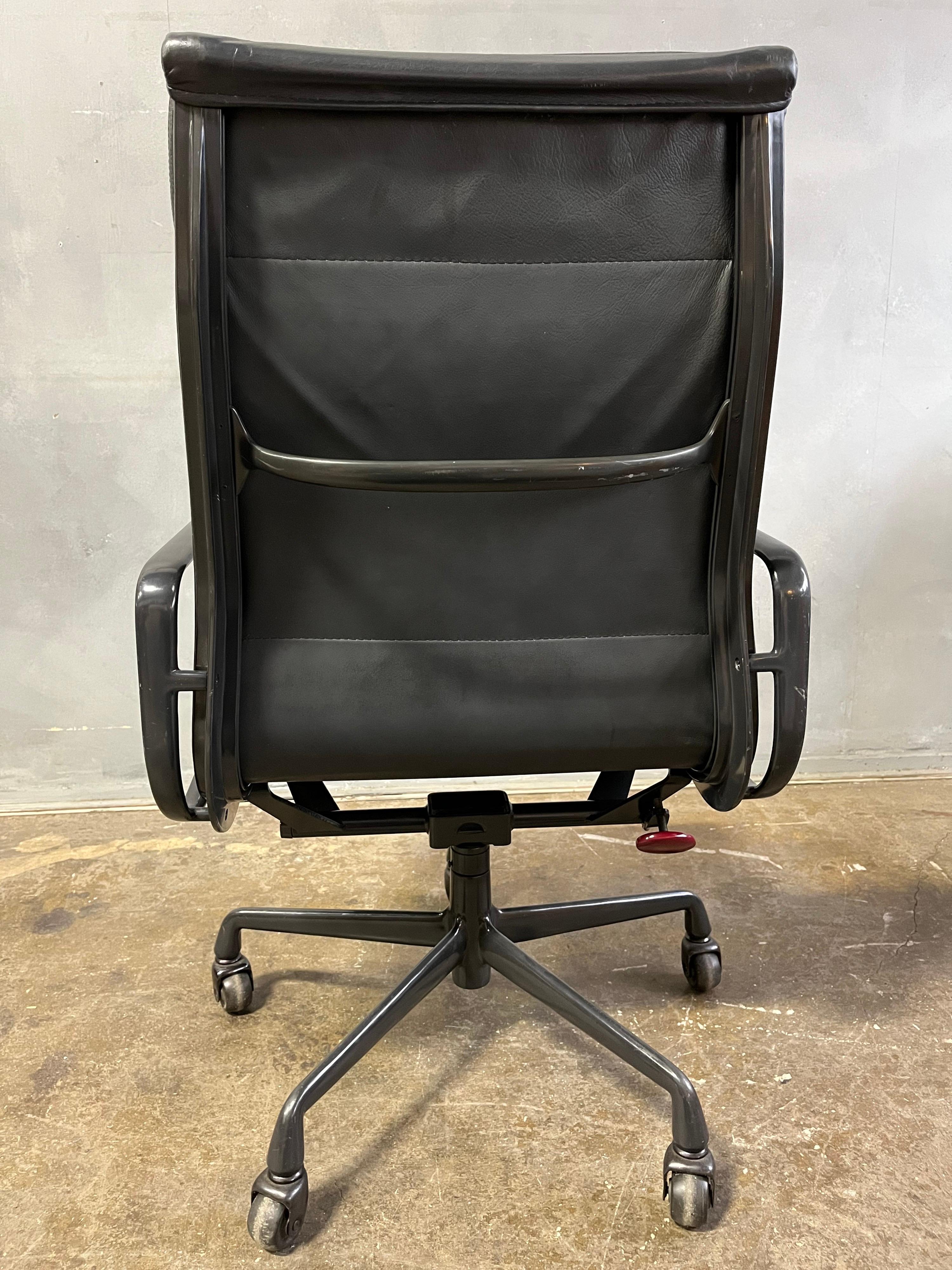 Mid-Century Eames High Back Soft Pad Chair for Herman Miller In Good Condition In BROOKLYN, NY