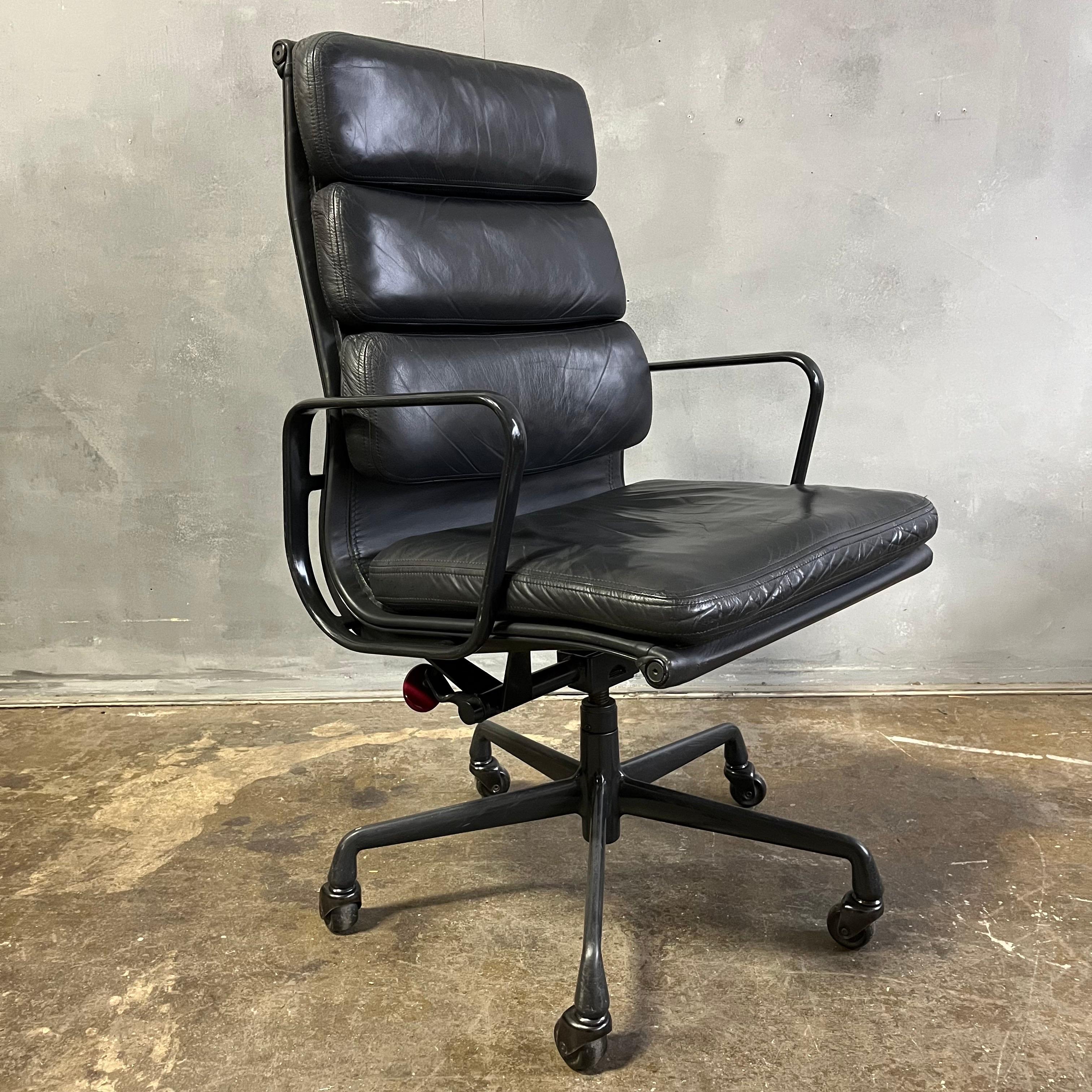 Midcentury Eames High Back Soft Pad Chair for Herman Miller In Good Condition In BROOKLYN, NY