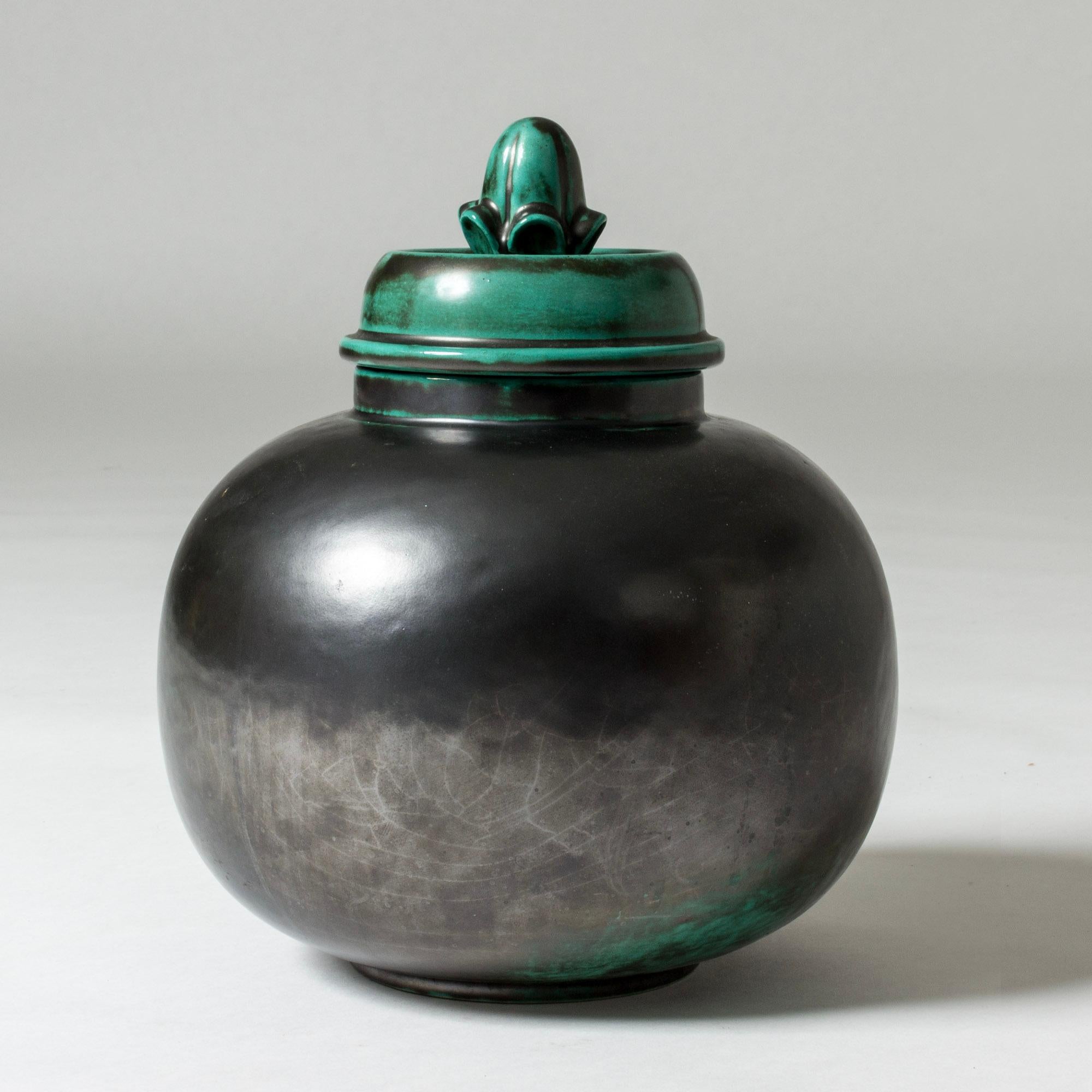 Scandinavian Modern Midcentury Earthenware jar by Anna-Lisa Thomson for Upsala-Ekeby, Sweden, 1940s For Sale