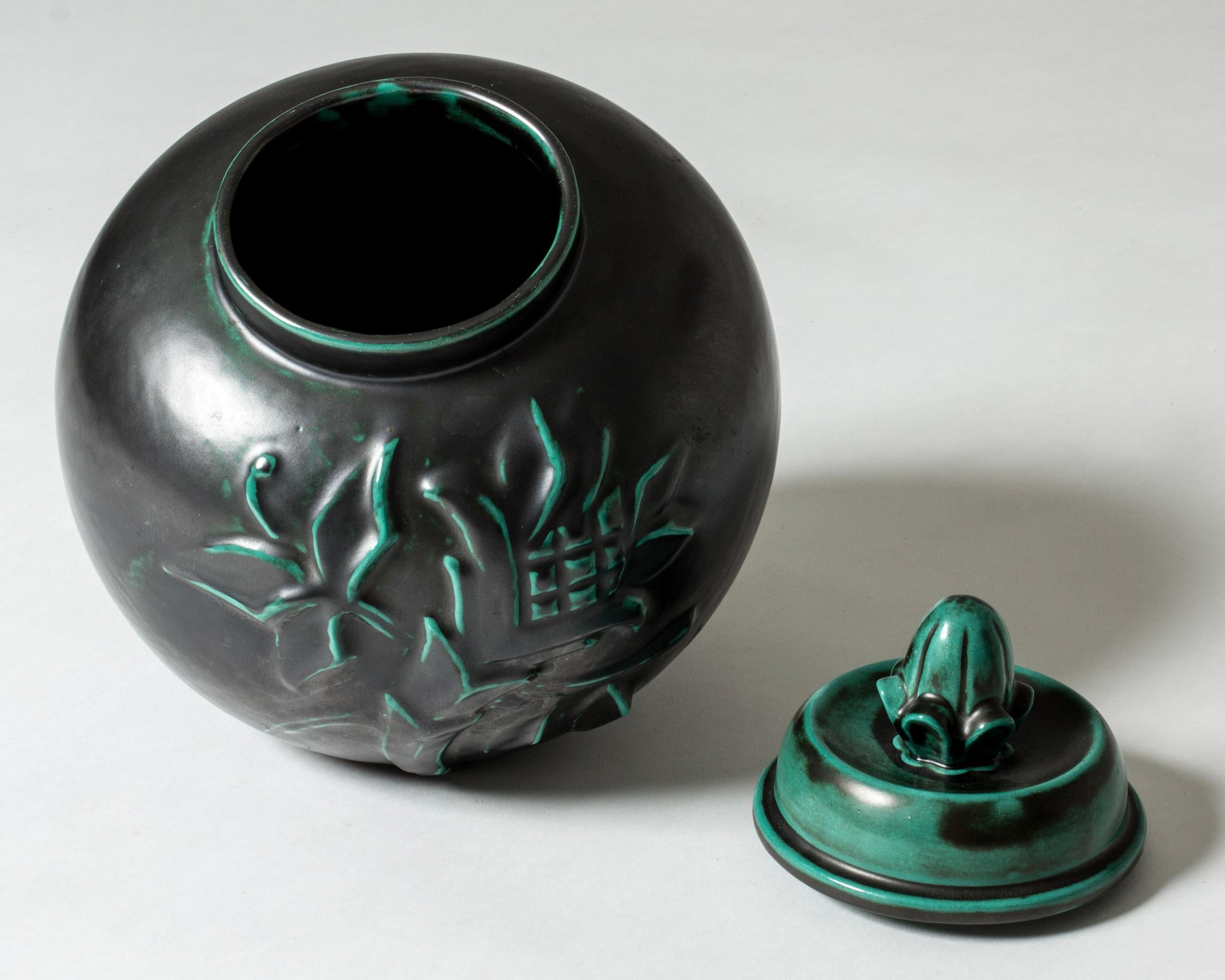 Swedish Midcentury Earthenware jar by Anna-Lisa Thomson for Upsala-Ekeby, Sweden, 1940s For Sale