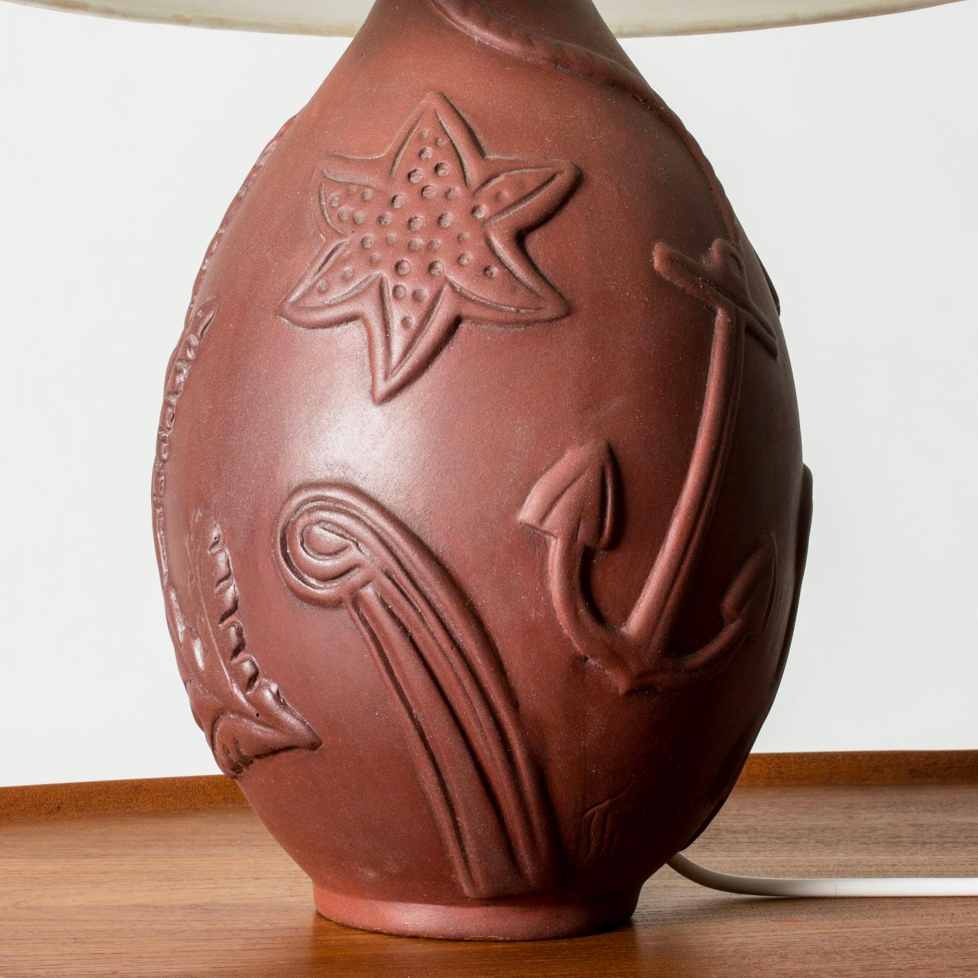 Suédois Lampe de table en faïence du milieu du siècle dernier par Anna-Lisa Thomson, Suède, années 1940 en vente