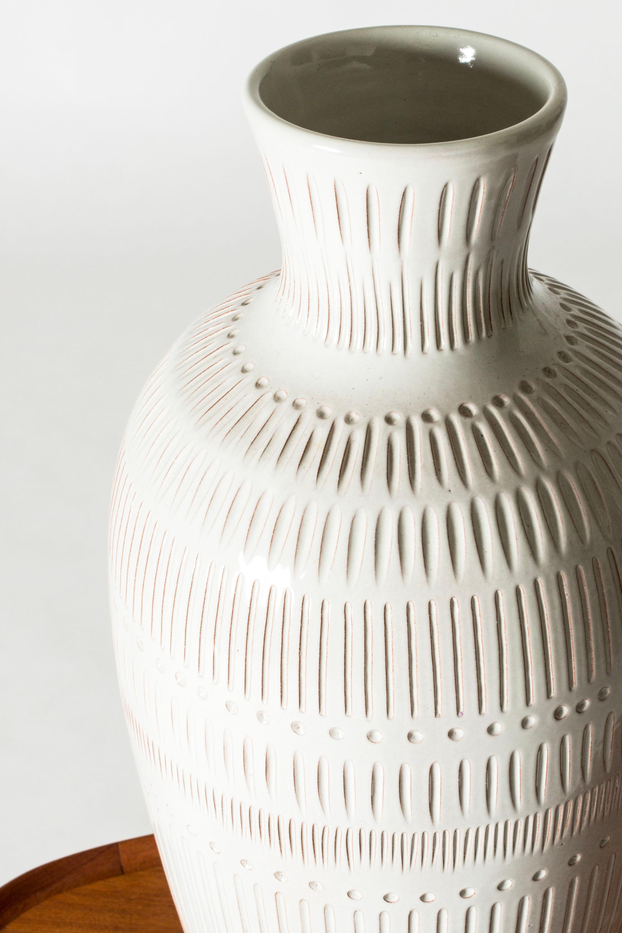Steingutvase aus der Mitte des Jahrhunderts von Anna-Lisa Thomson, Uppsala-Ekeby, Schweden, 1940er Jahre (Schwedisch) im Angebot