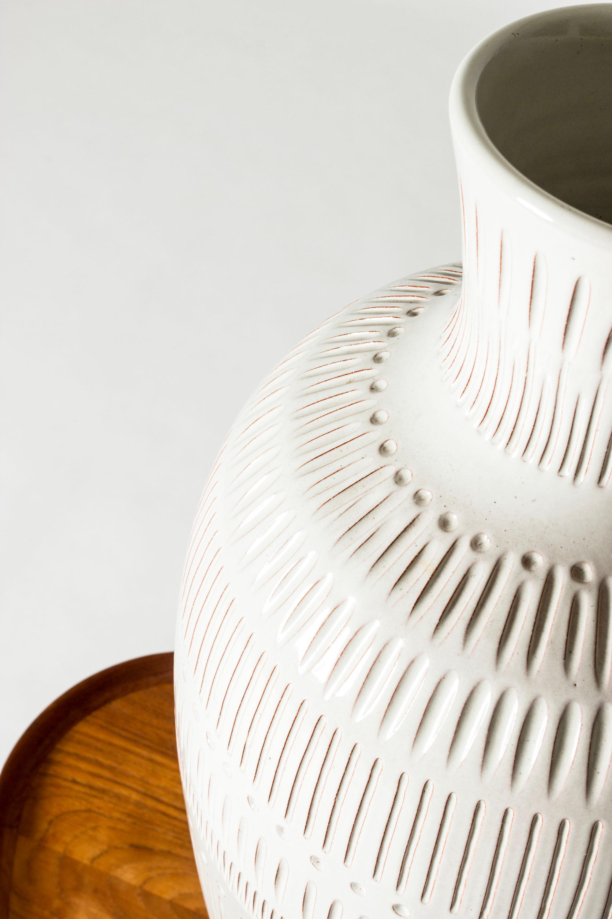 Steingutvase aus der Mitte des Jahrhunderts von Anna-Lisa Thomson, Uppsala-Ekeby, Schweden, 1940er Jahre (Tonware) im Angebot