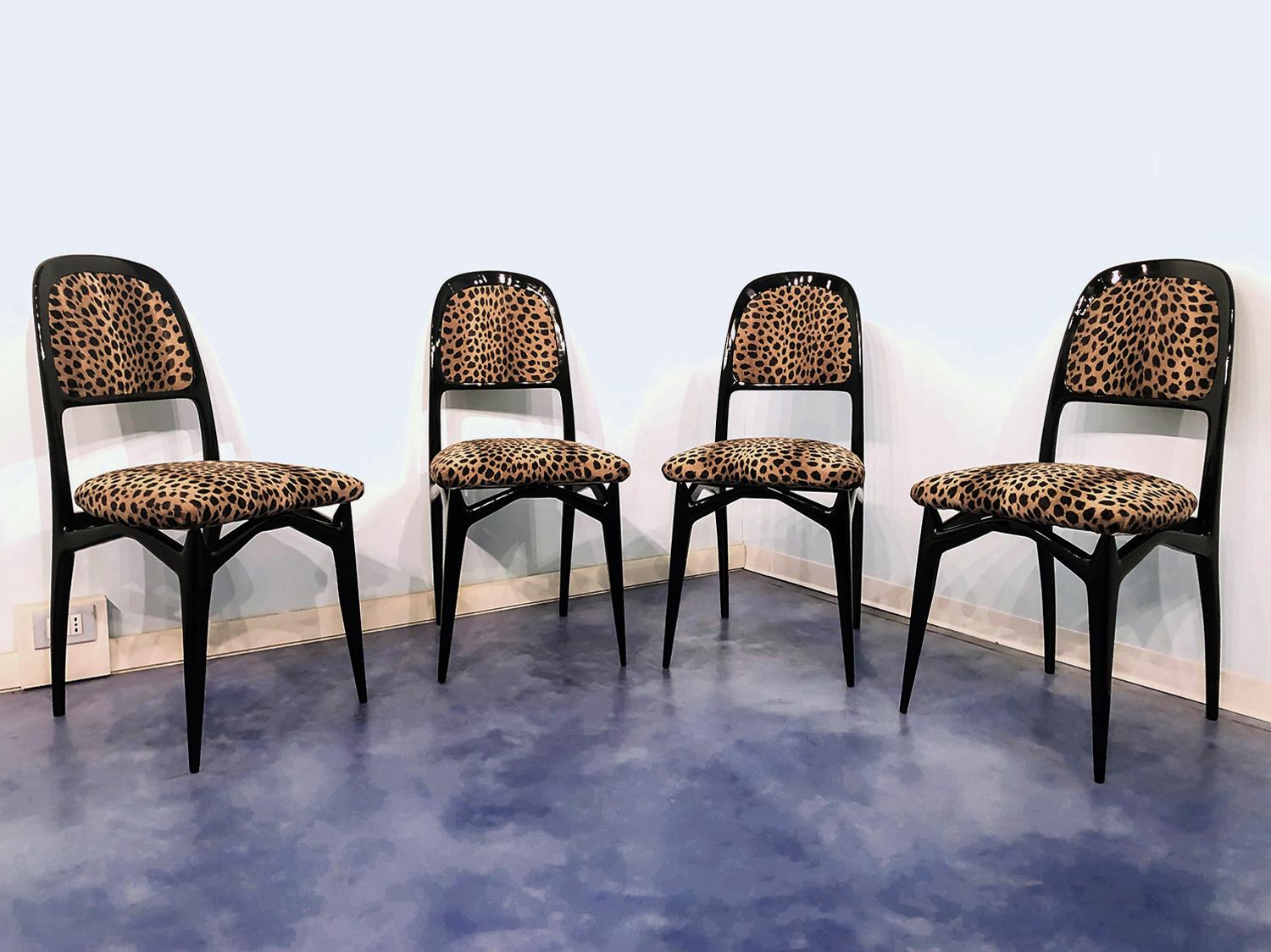 Italian Mid-Century Ebonized Dining Chairs by Vittorio Dassi, Set of Six, 1950s In Good Condition In Traversetolo, IT