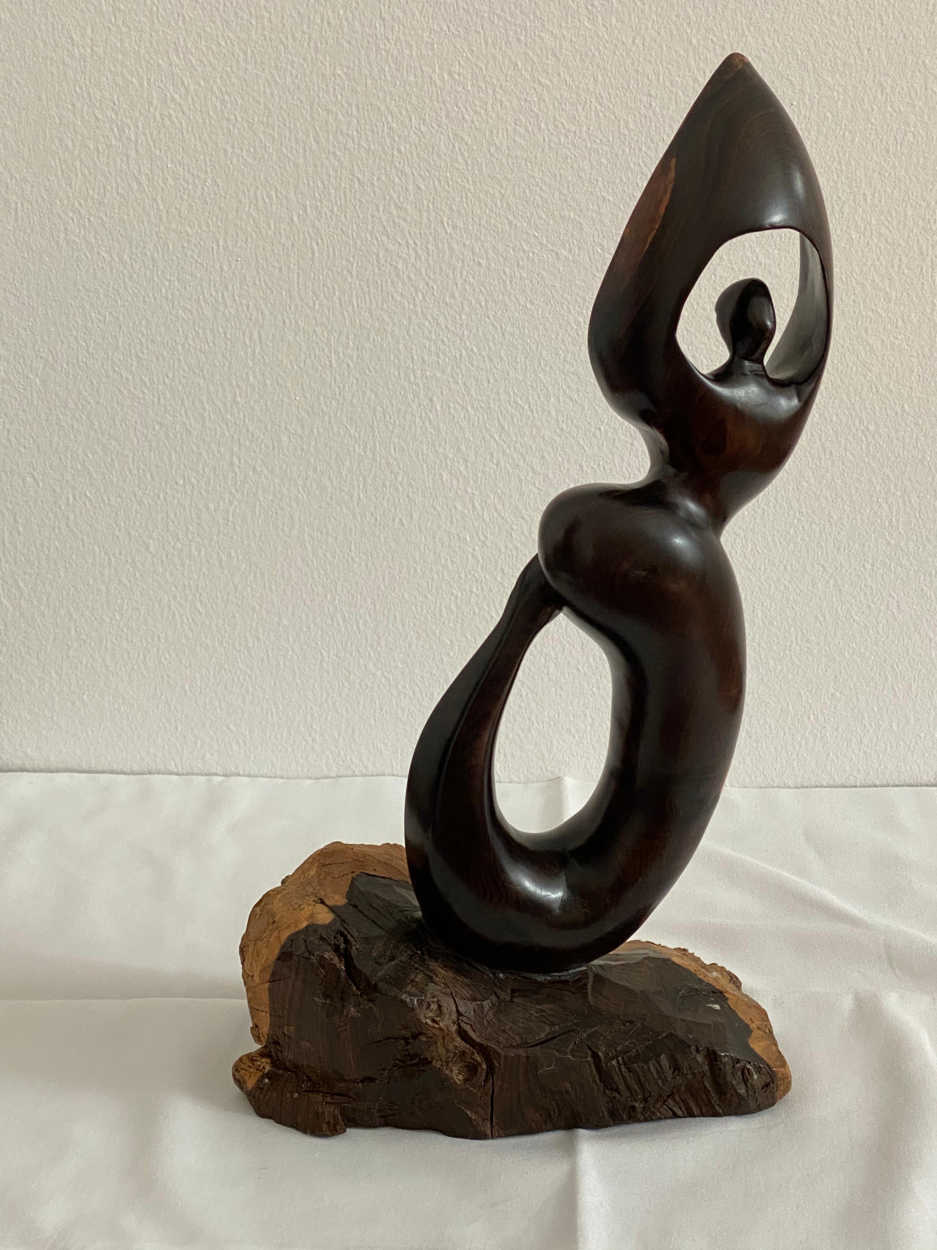 Sculpture de sirène en ébène sculptée à la main du milieu du siècle dernier en vente 3