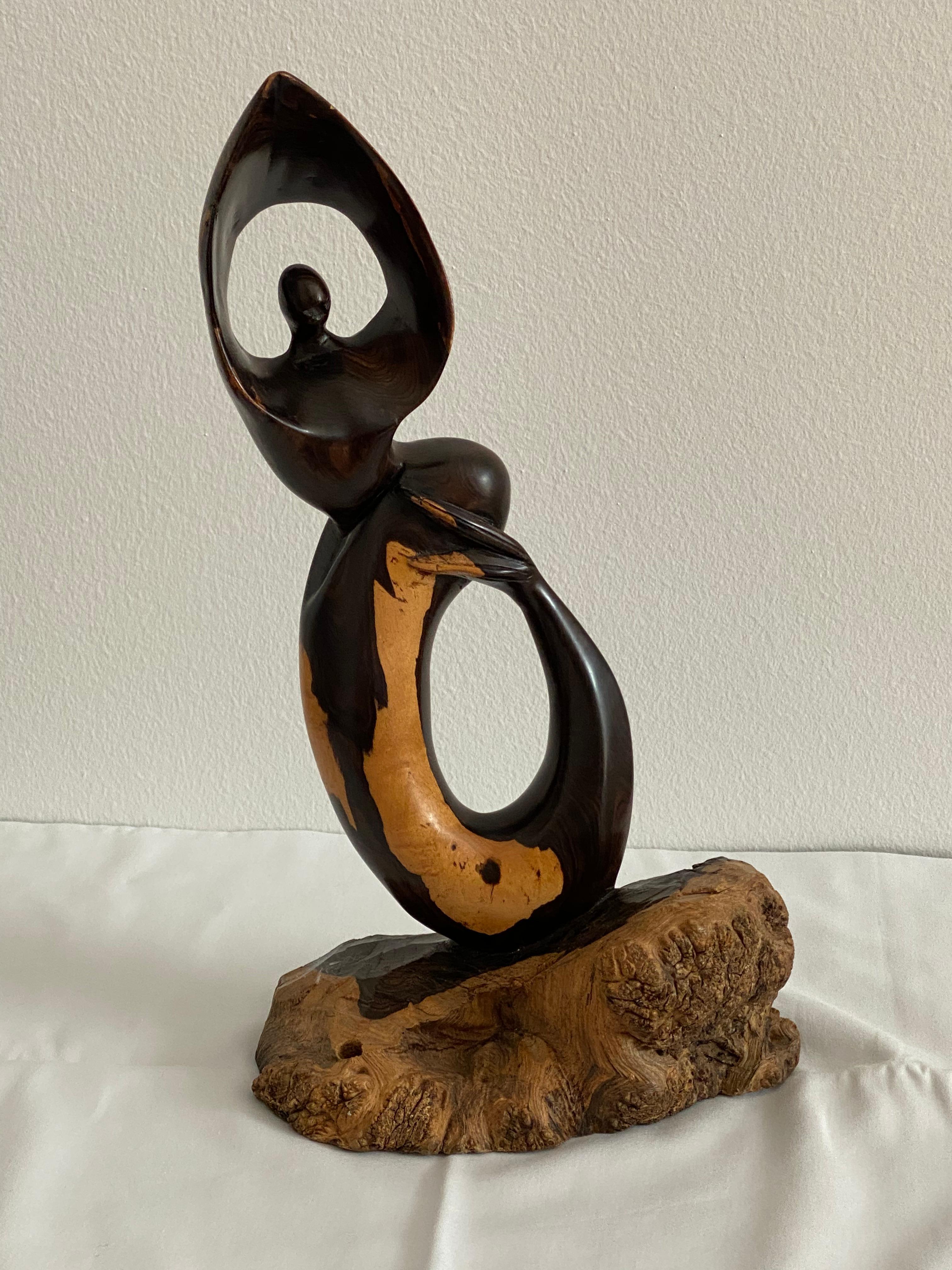 Tanzanien Sculpture de sirène en ébène sculptée à la main du milieu du siècle dernier en vente