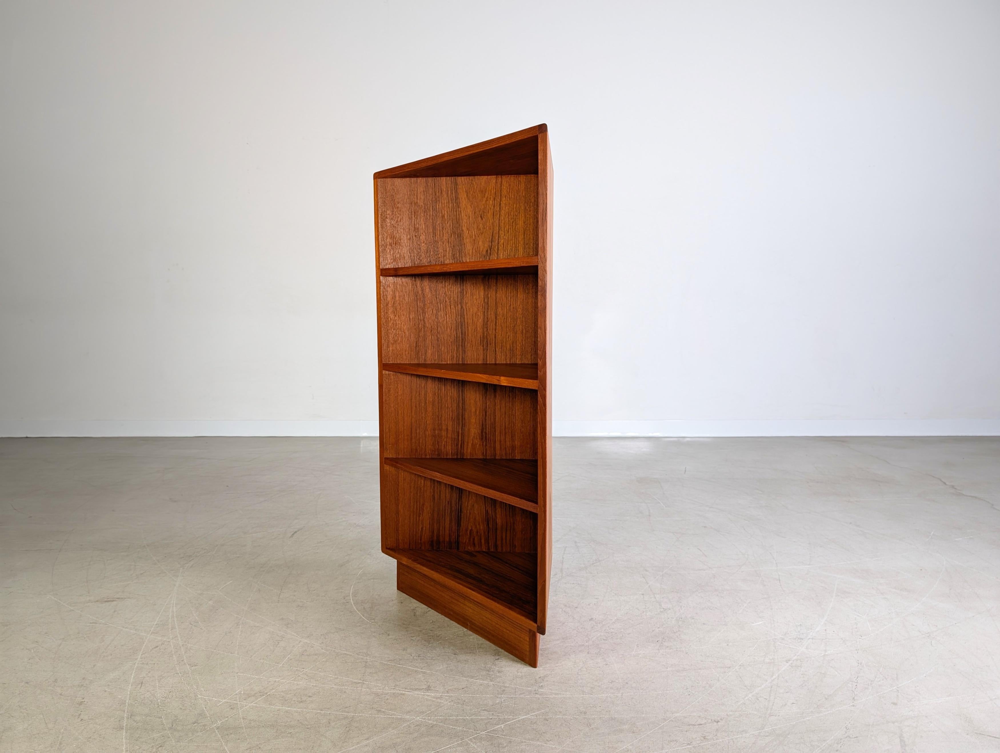 Sconosciuto Midcentury Eckregal Bücherregal Teak design danese Vintage 1960 in vendita