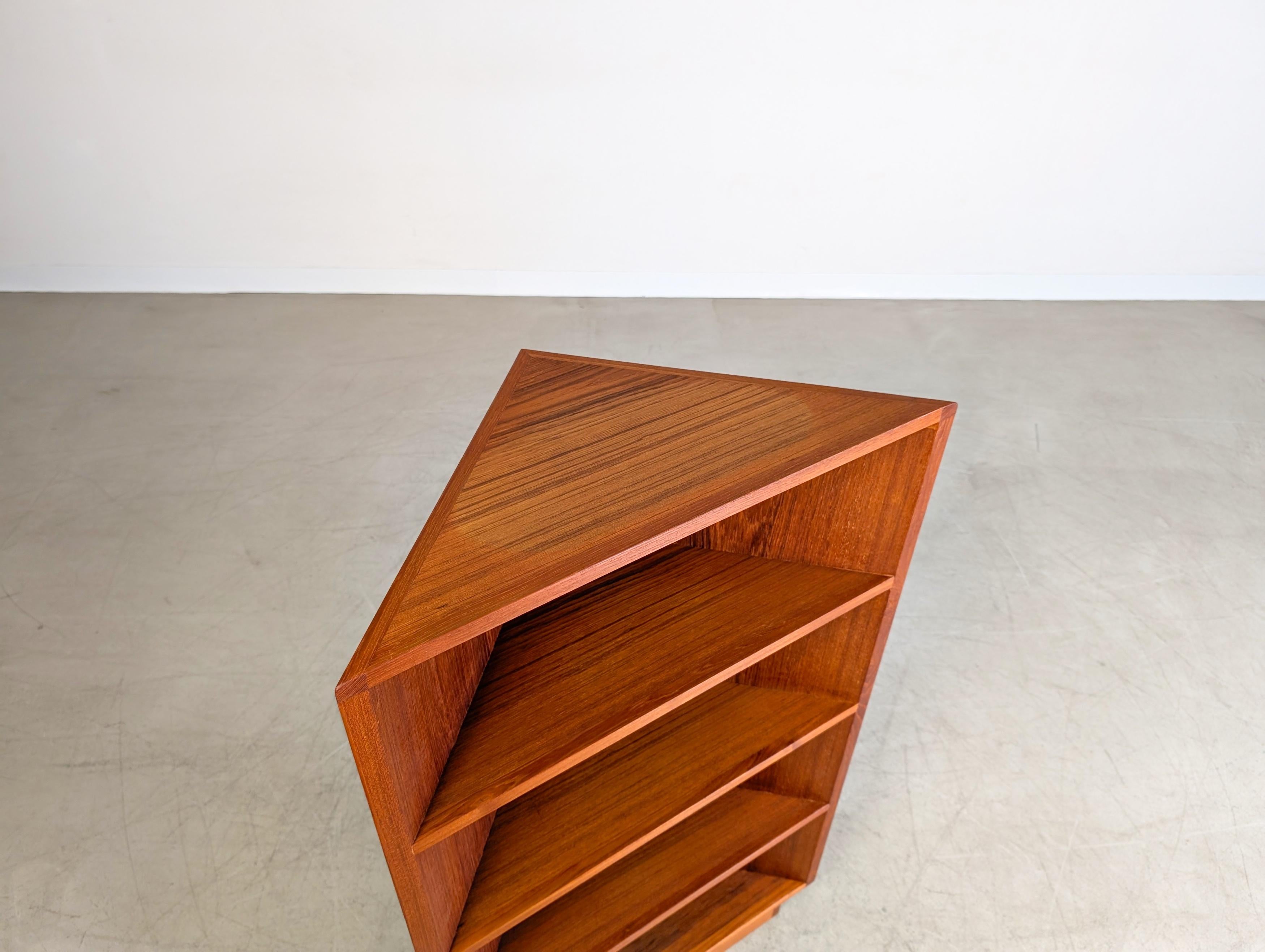 Midcentury Eckregal Bücherregal Teak design danese Vintage 1960 in vendita 1