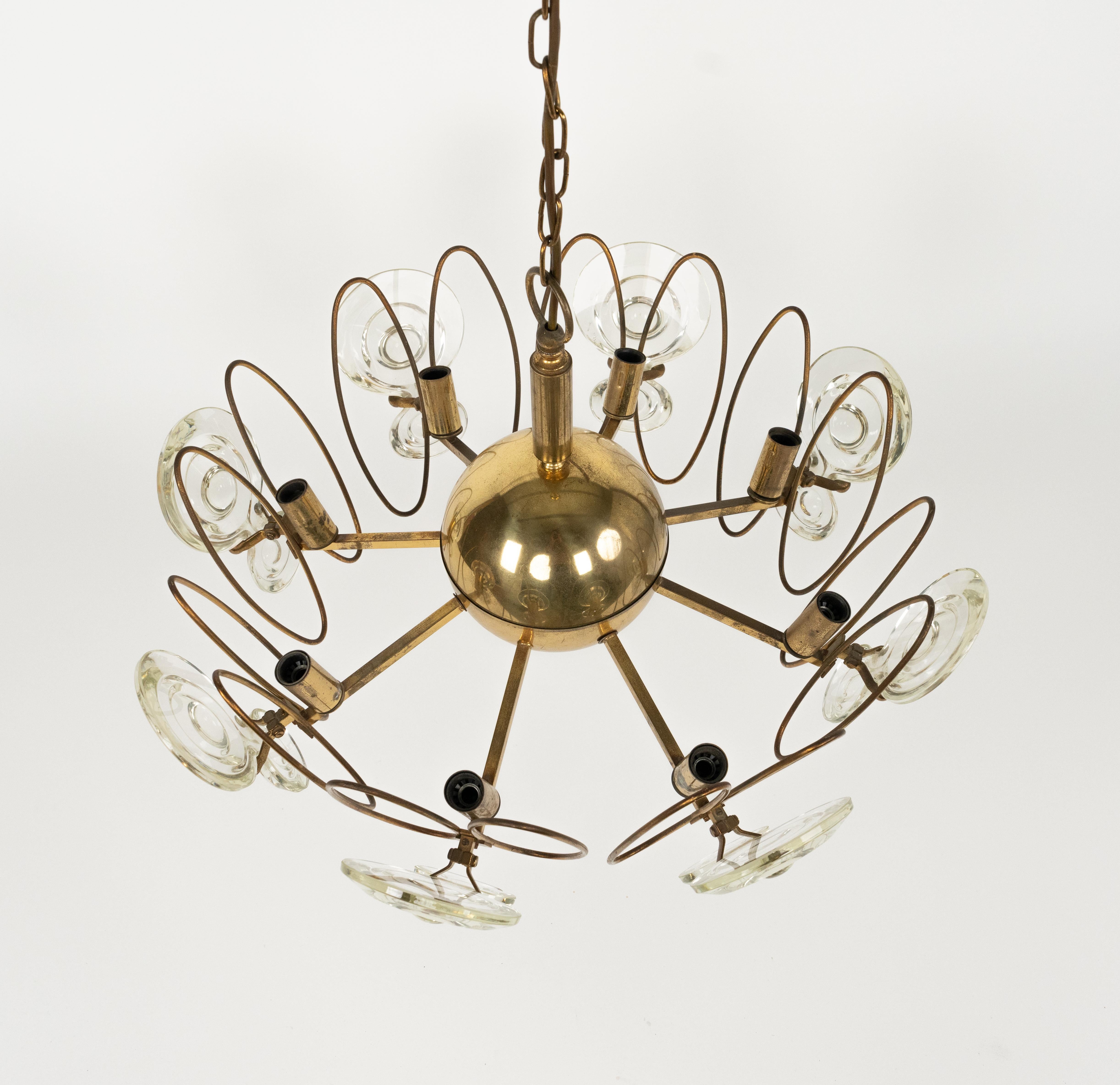 Lampadario a otto luci del Medioevo in ottone e vetro di Oscar Torlasco, Italia 1960s in vendita 3