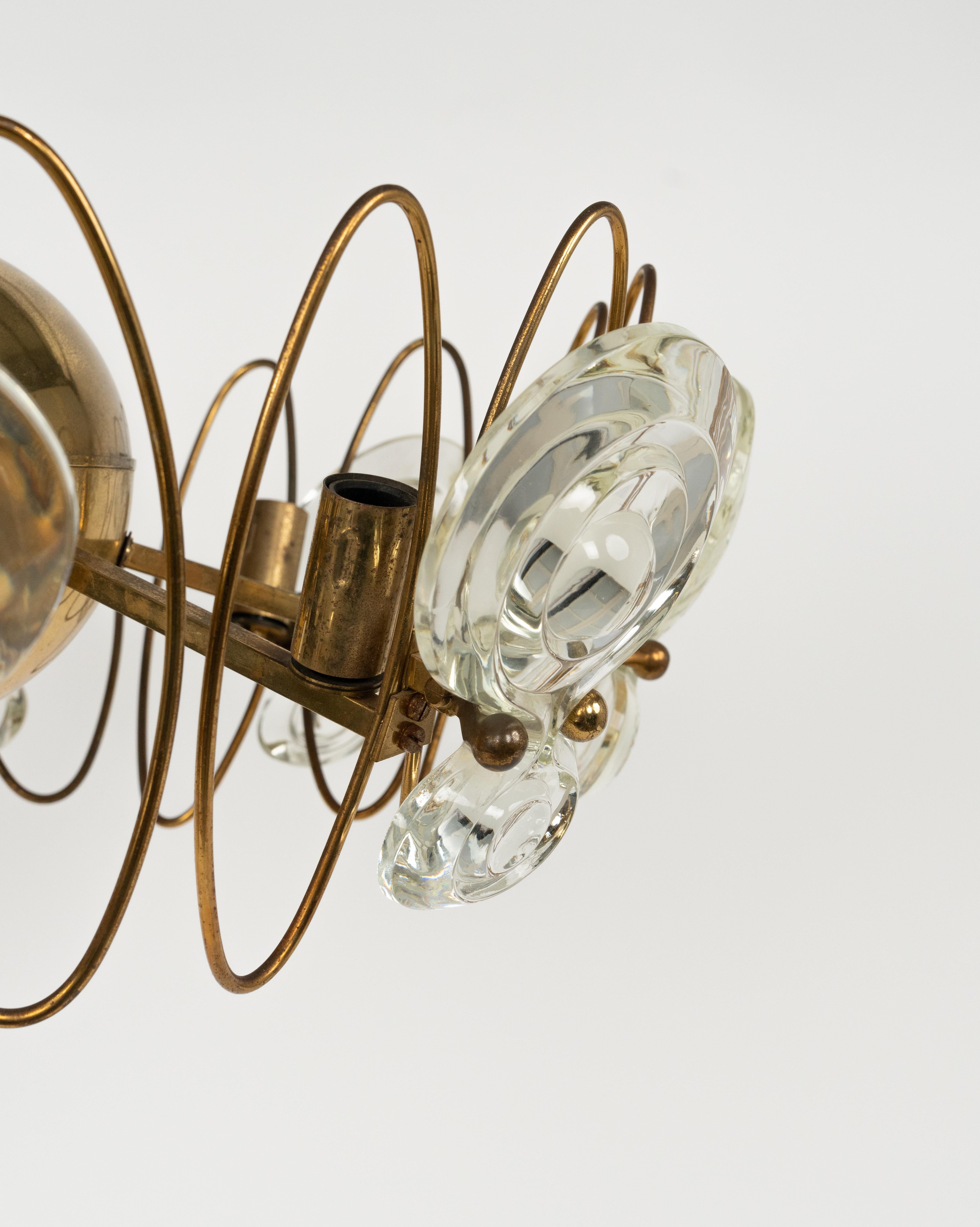Lampadario a otto luci del Medioevo in ottone e vetro di Oscar Torlasco, Italia 1960s in vendita 4