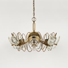 Lampadario a otto luci del Medioevo in ottone e vetro di Oscar Torlasco, Italia 1960s