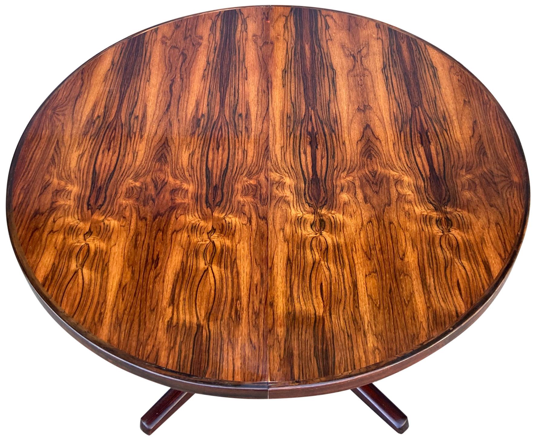 Scandinavian Modern Midcentury Elliptical Danish Rosewood Expandable Dining Table '2' Leaves