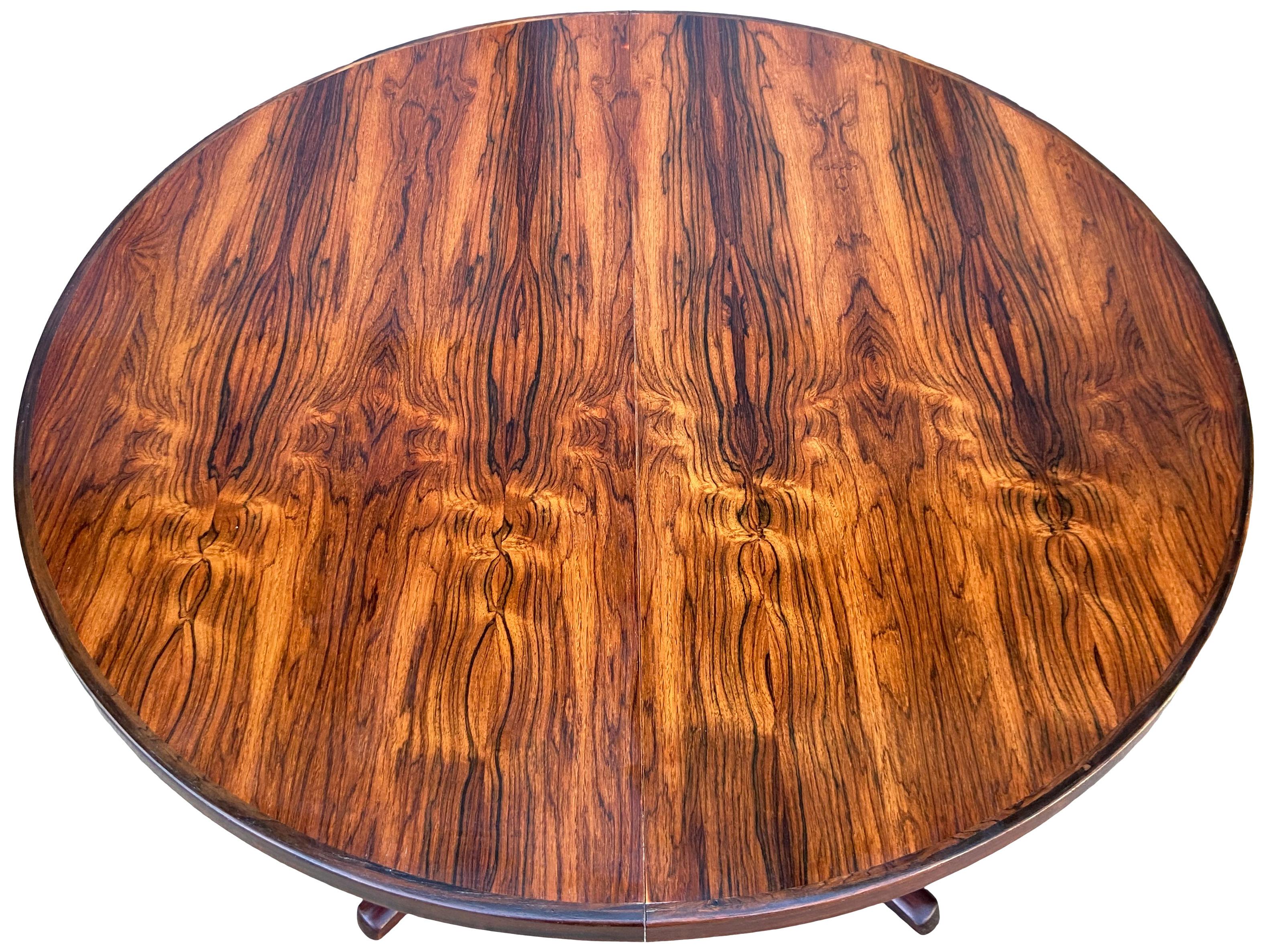 Midcentury Elliptical Danish Rosewood Expandable Dining Table '2' Leaves In Good Condition In BROOKLYN, NY