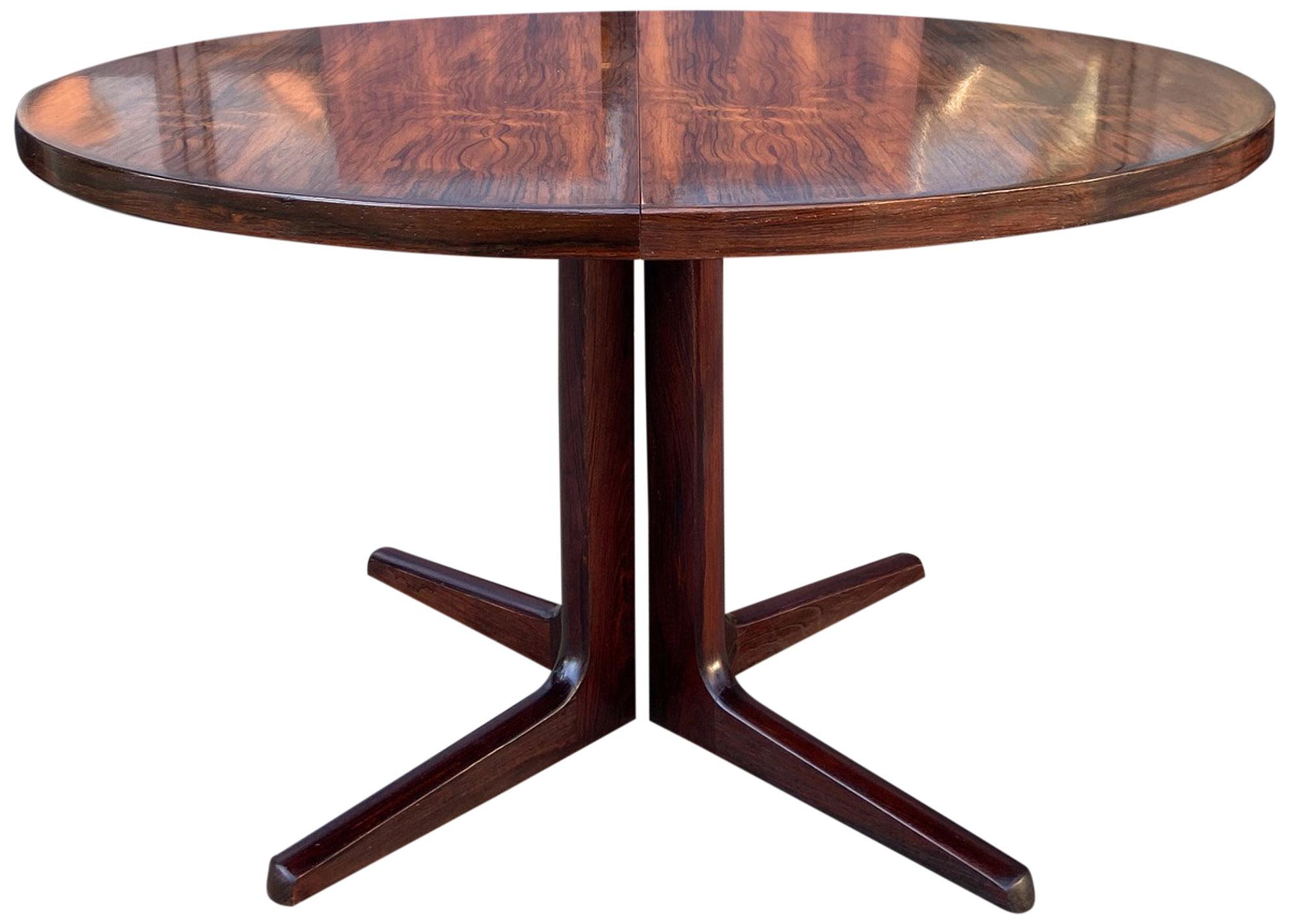 20th Century Midcentury Elliptical Danish Rosewood Expandable Dining Table '2' Leaves