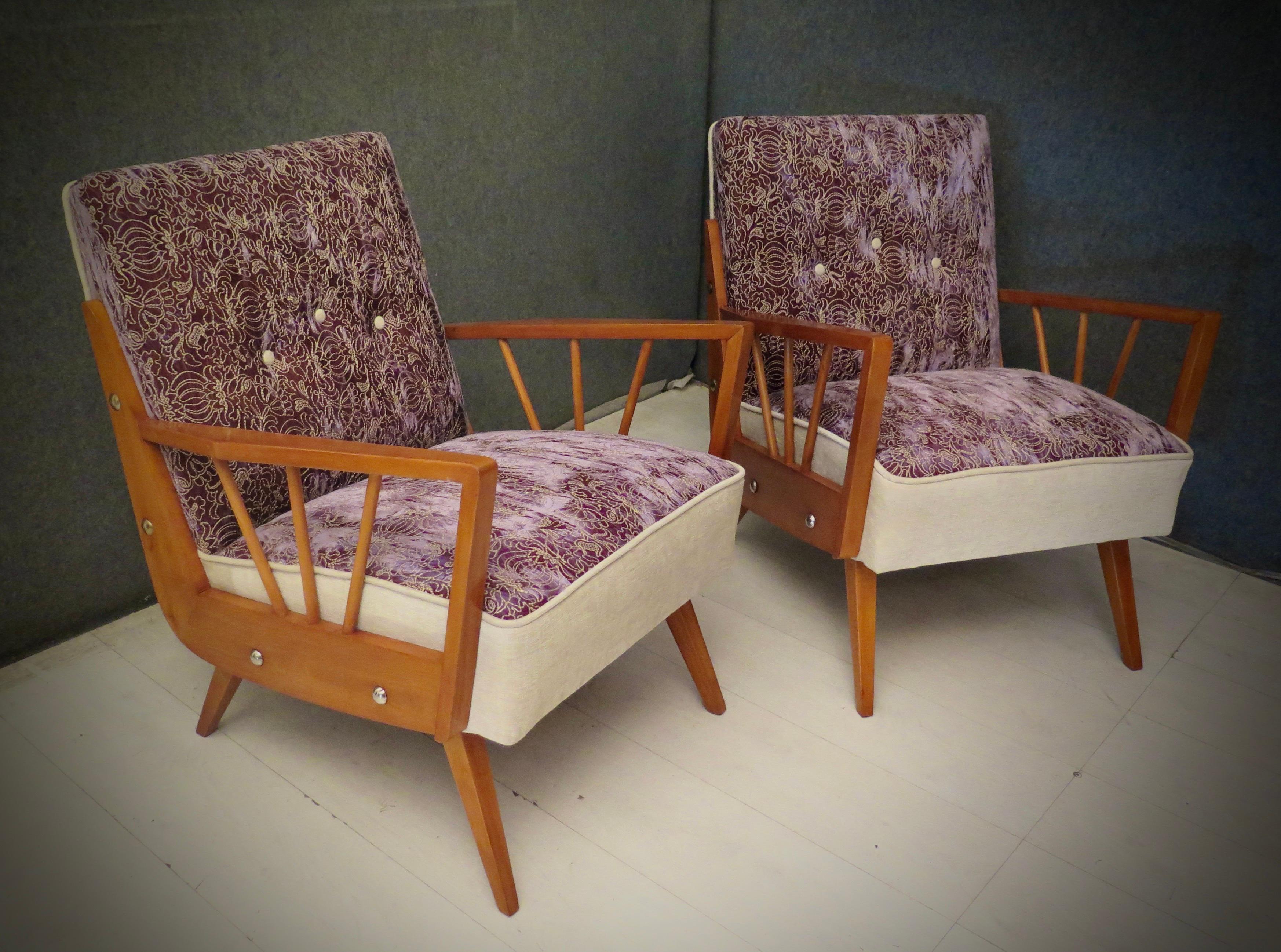 Midcentury Beech Wood and Embroidered Velvet Italian Club Armchairs, 1950 For Sale 2