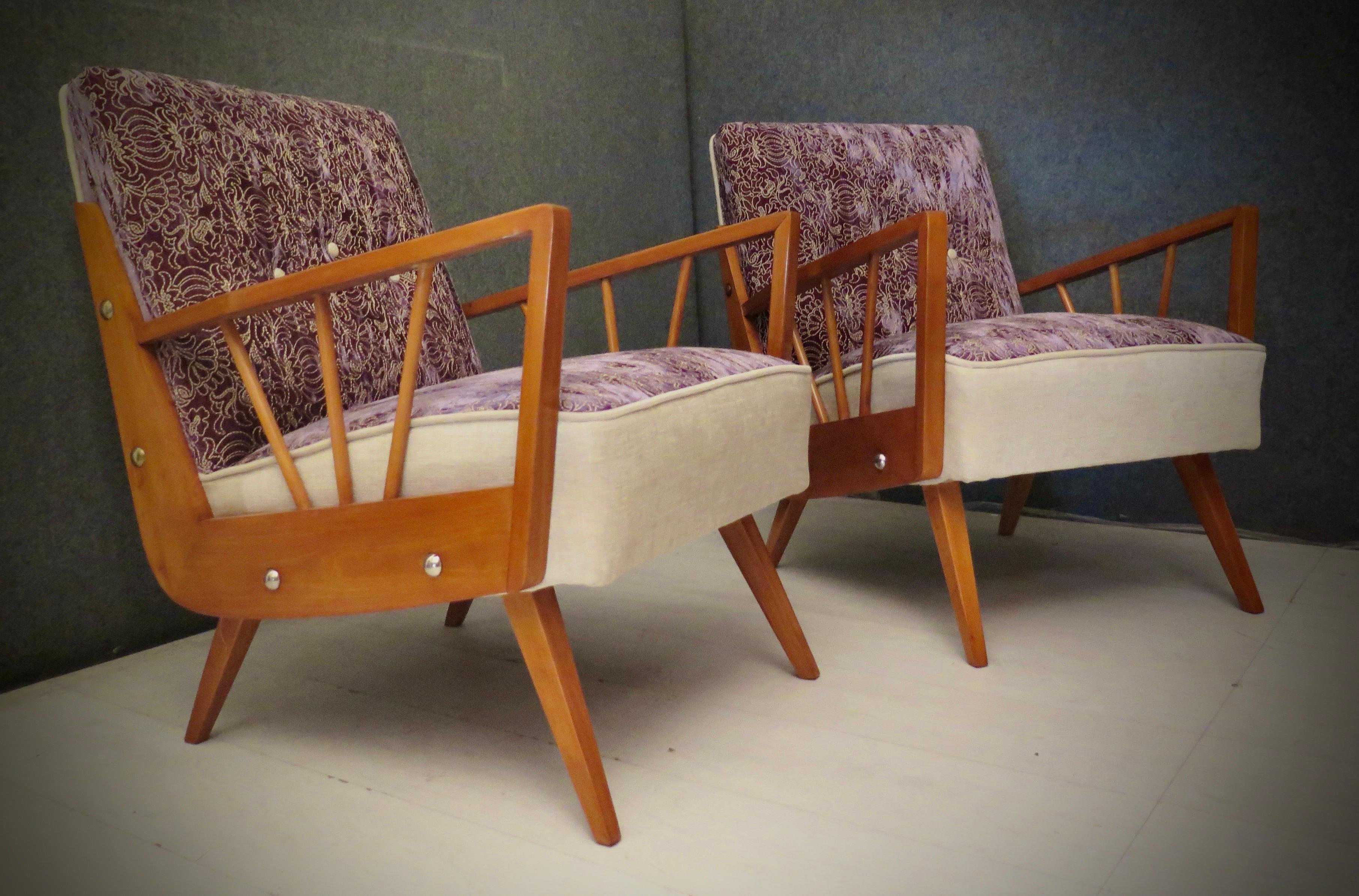 Midcentury Beech Wood and Embroidered Velvet Italian Club Armchairs, 1950 For Sale 5