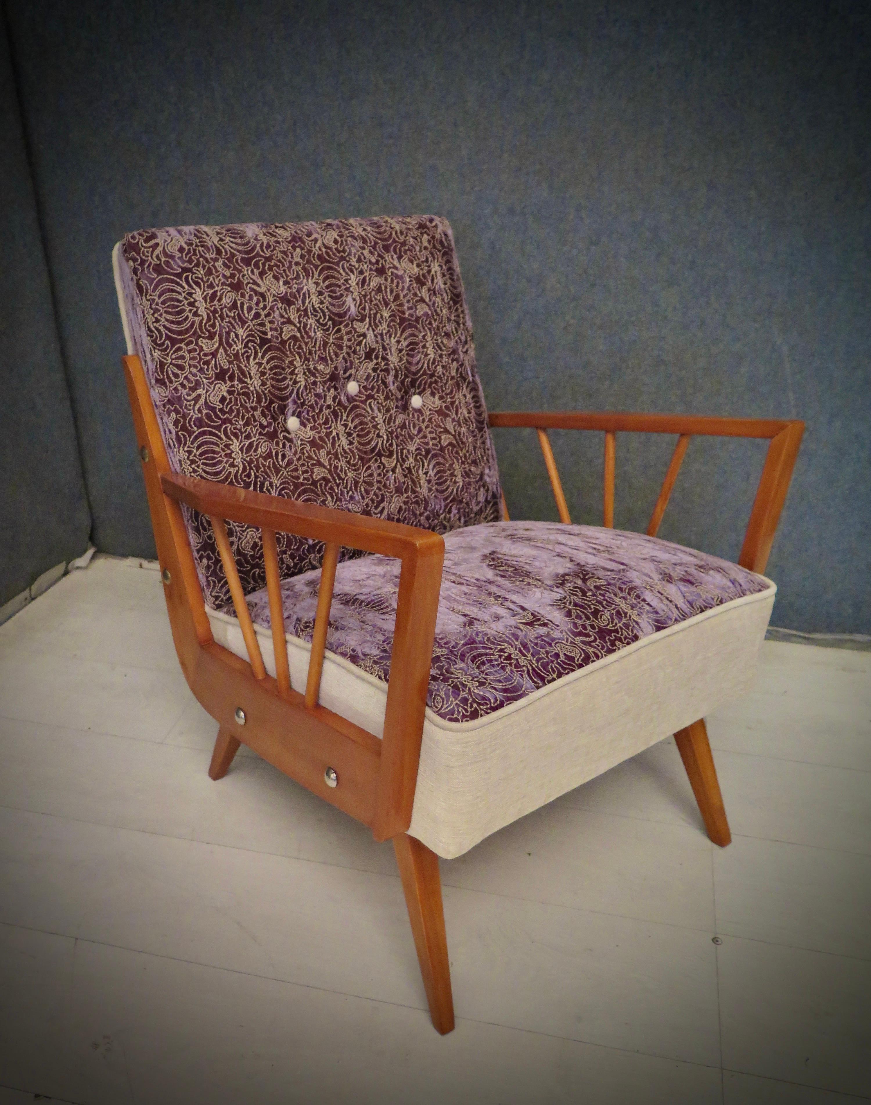 Midcentury Beech Wood and Embroidered Velvet Italian Club Armchairs, 1950 For Sale 4