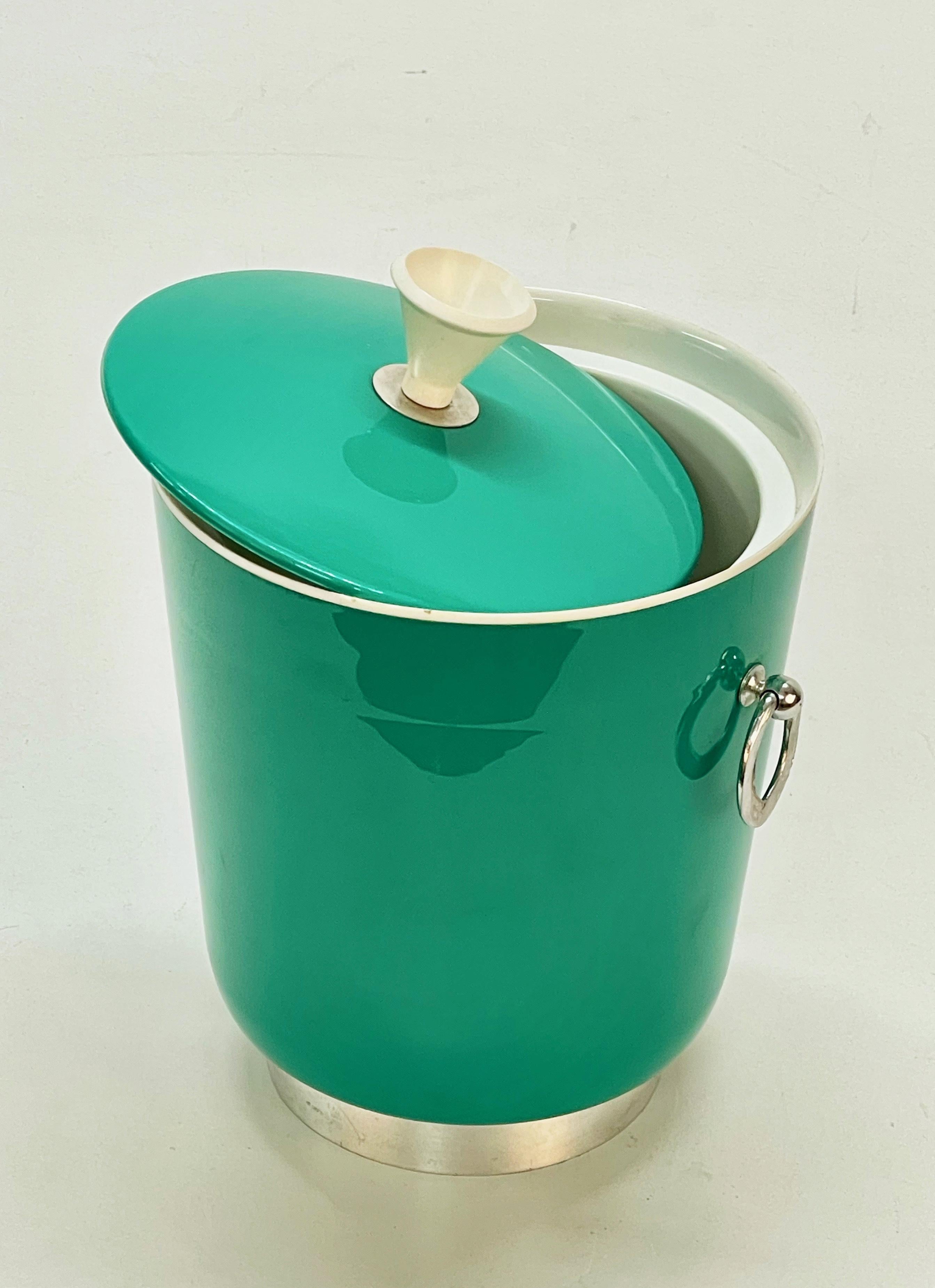 MidCentury Emerald Green Plastic Italian Ice Bucket with Aluminium Handles 1960s 4